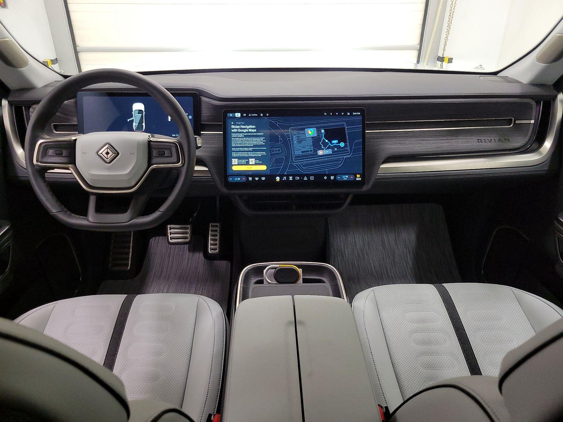 Thumbnail: 2024 Rivian R1S - 9