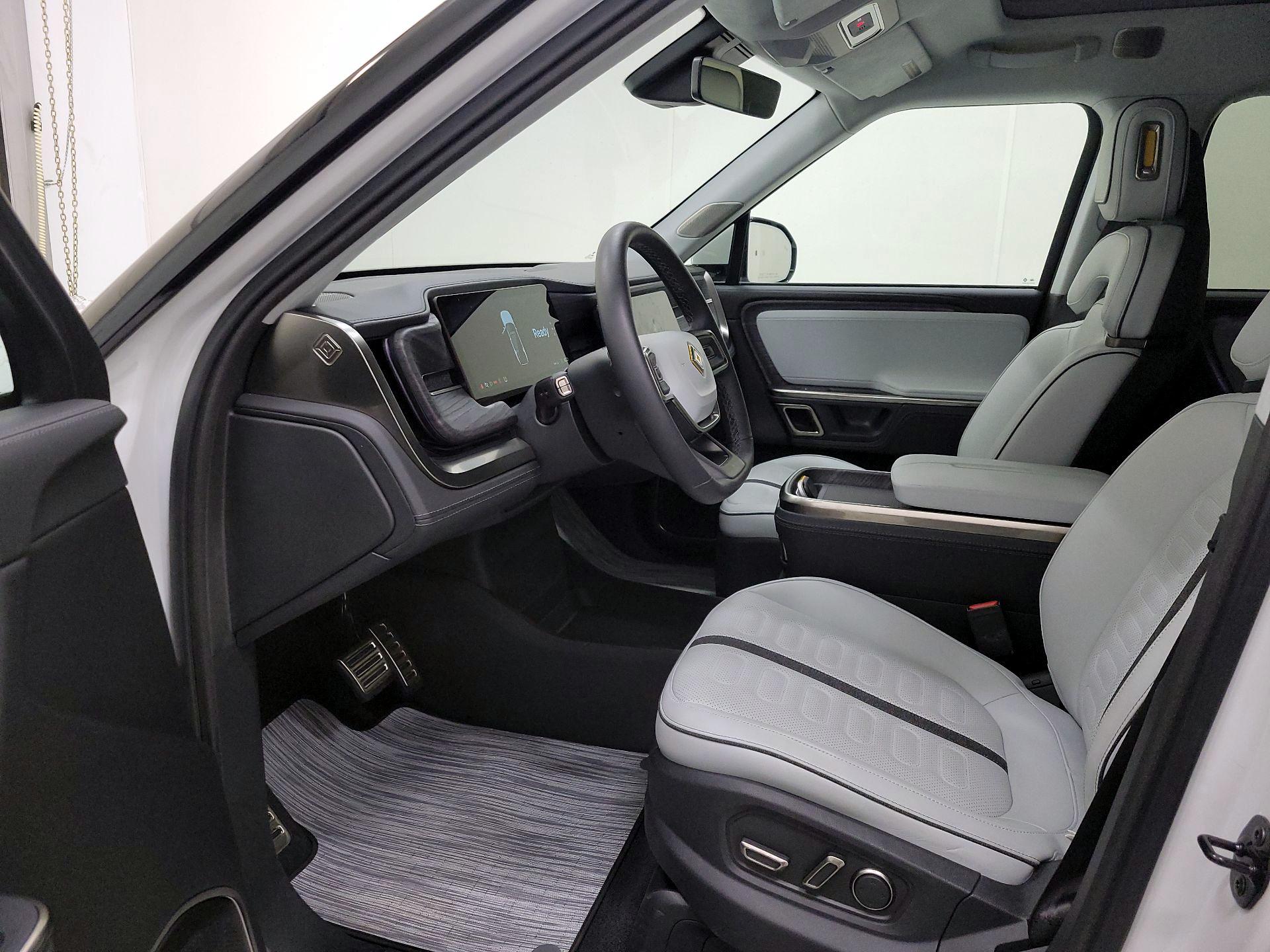 Thumbnail: 2024 Rivian R1S - 11