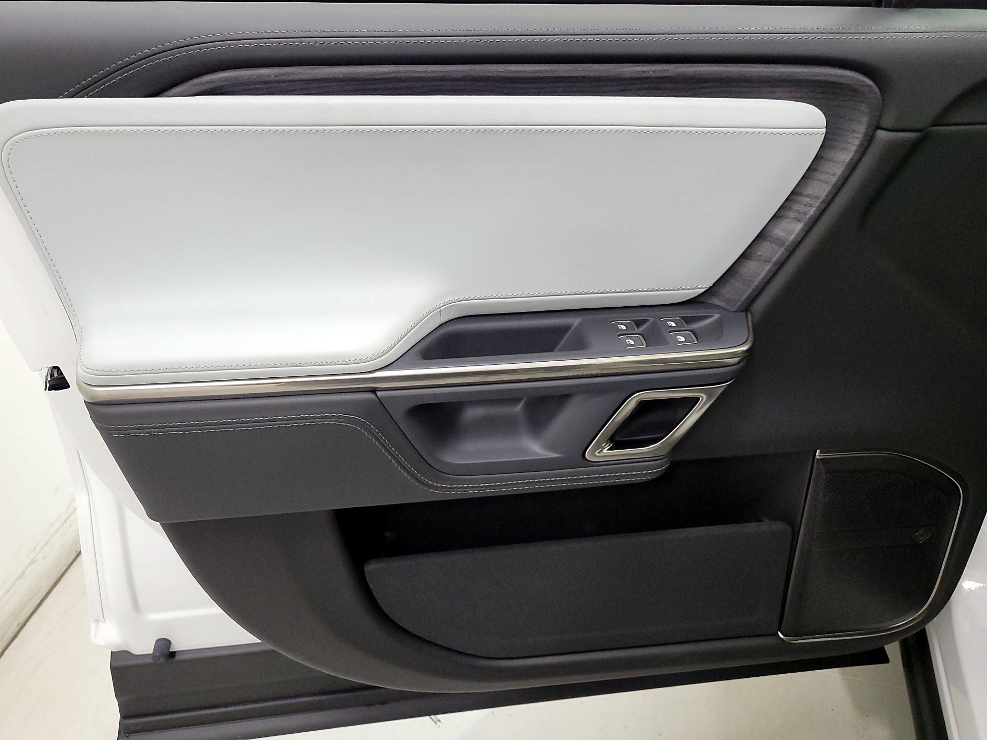 Thumbnail: 2024 Rivian R1S - 12