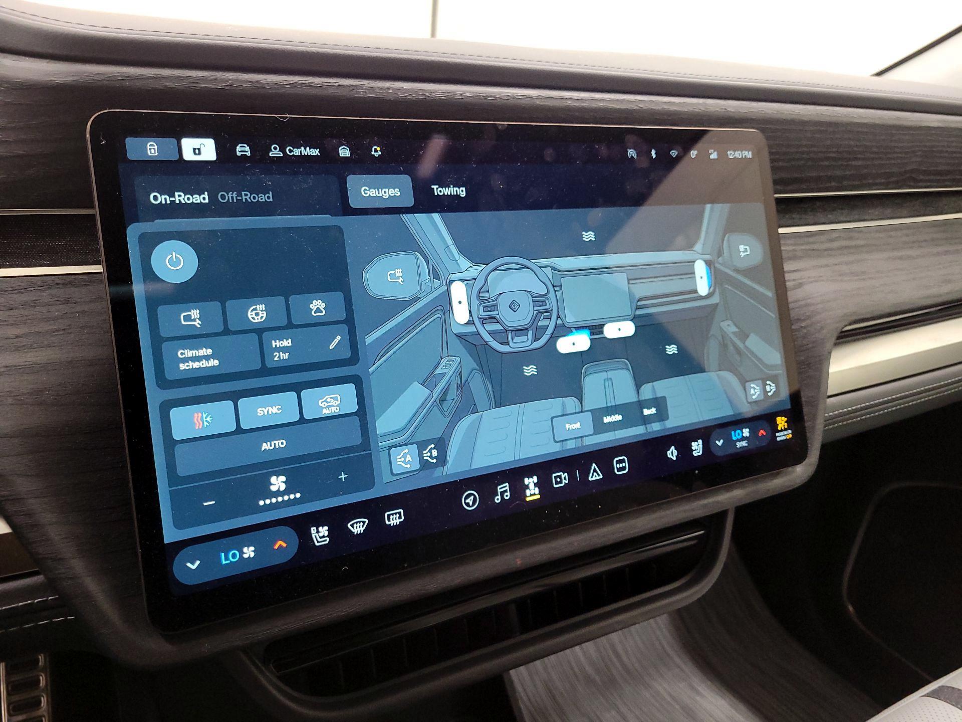 Thumbnail: 2024 Rivian R1S - 15