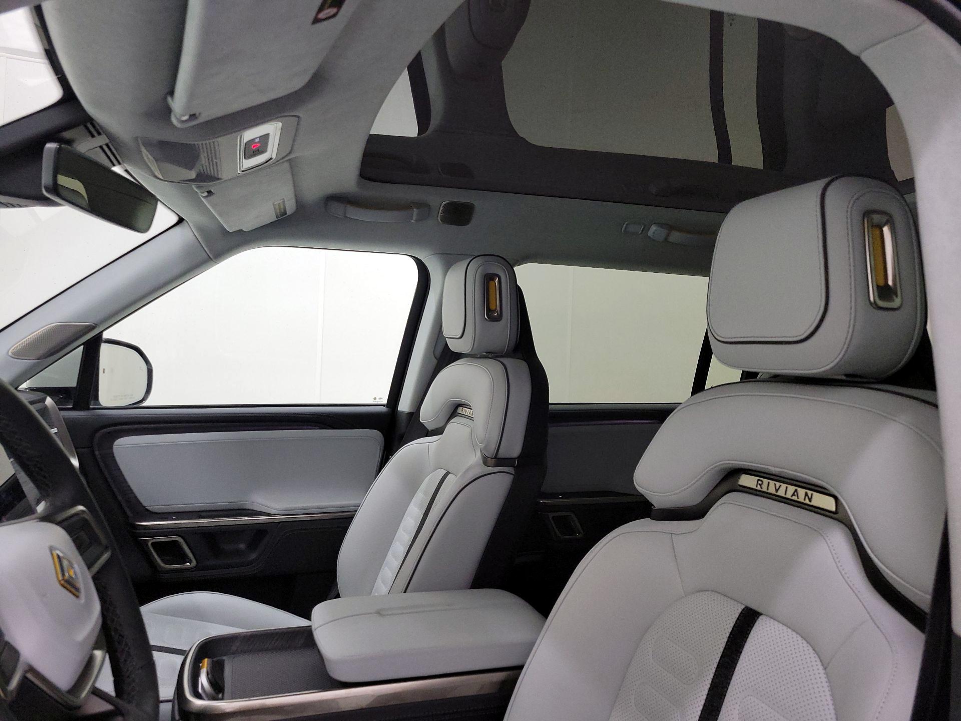 Thumbnail: 2024 Rivian R1S - 17