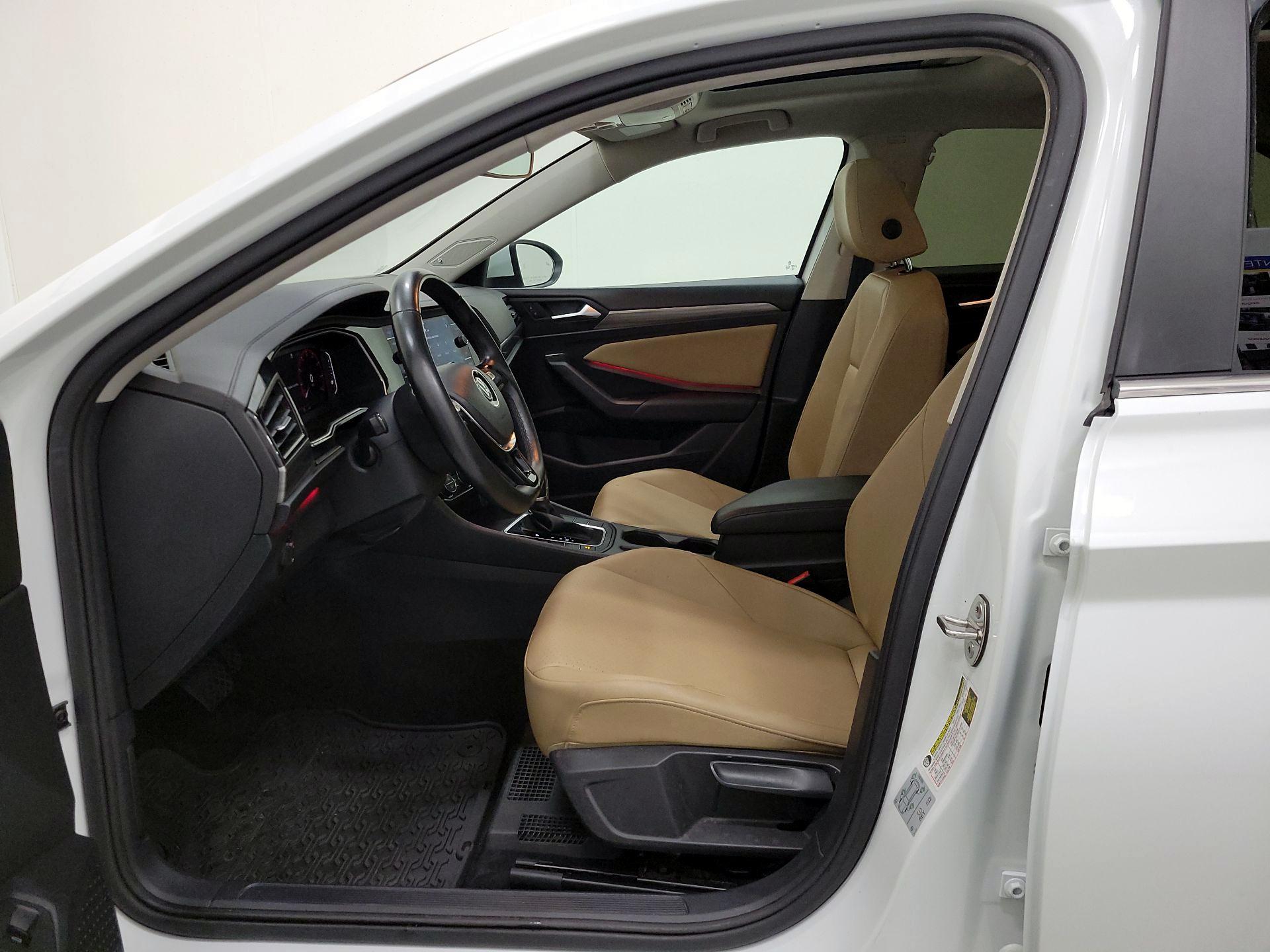 Thumbnail: 2019 Volkswagen Jetta - 11