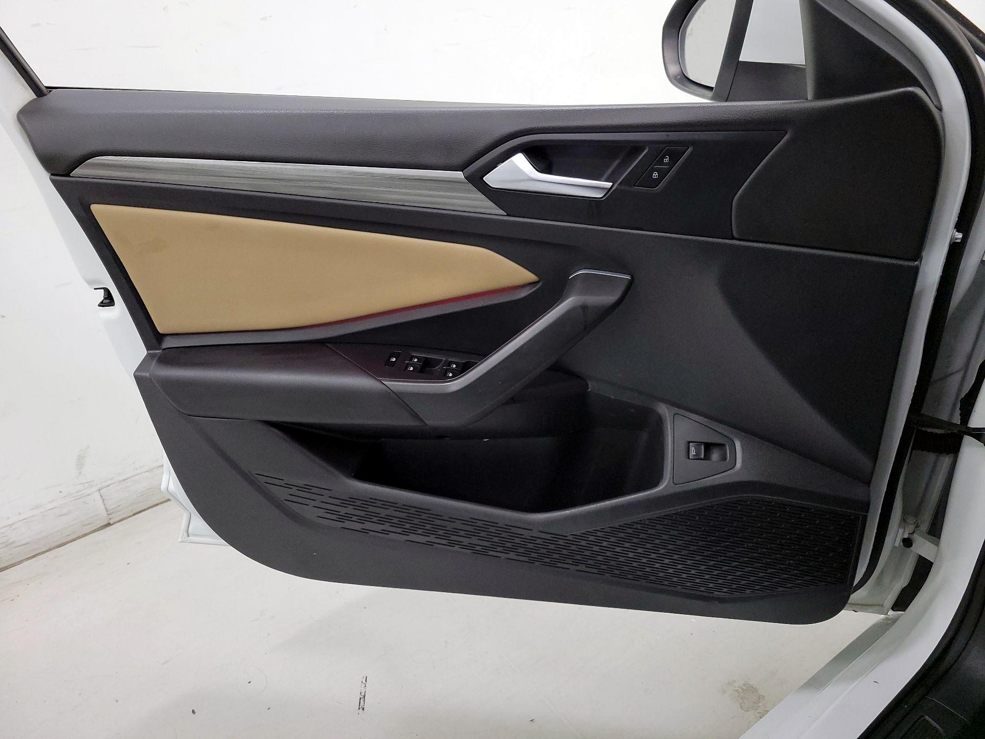 Thumbnail: 2019 Volkswagen Jetta - 12