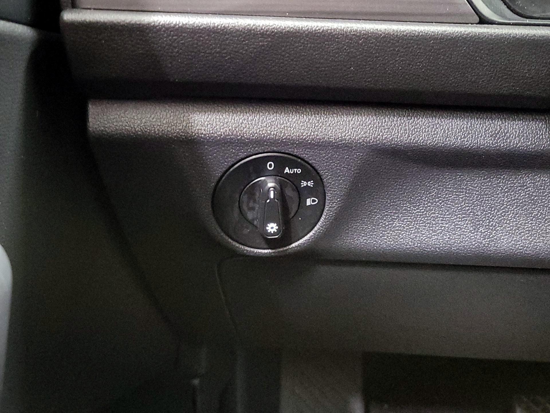 Thumbnail: 2019 Volkswagen Jetta - 13