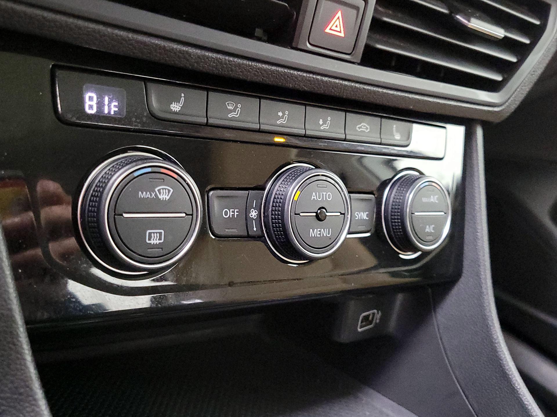 Thumbnail: 2019 Volkswagen Jetta - 16