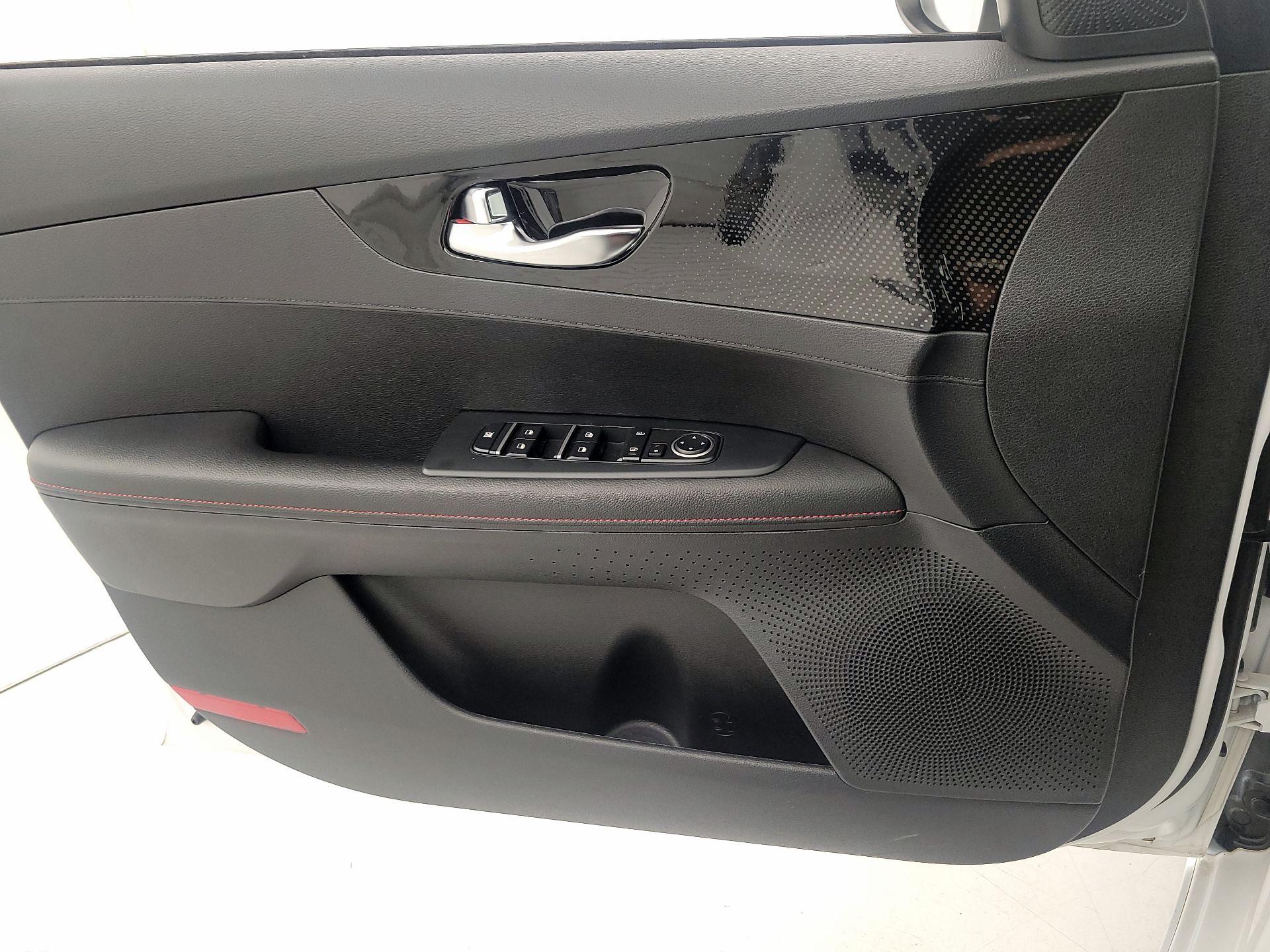 Thumbnail: 2021 Kia Forte - 12