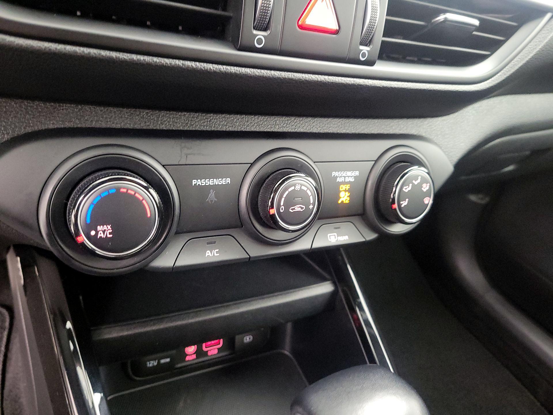 Thumbnail: 2021 Kia Forte - 16