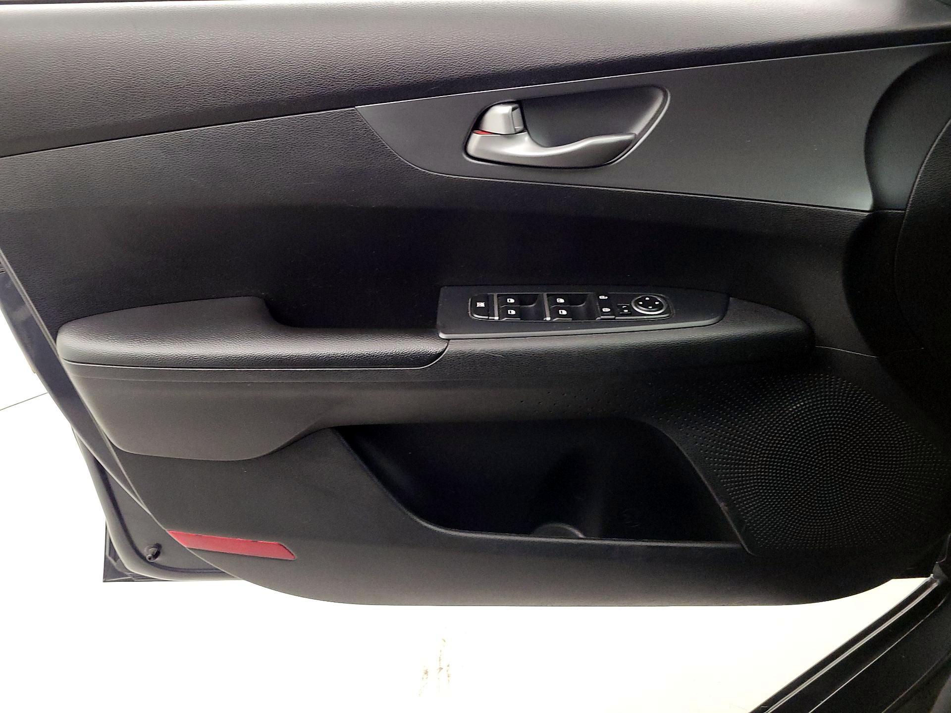 Thumbnail: 2020 Kia Forte - 12