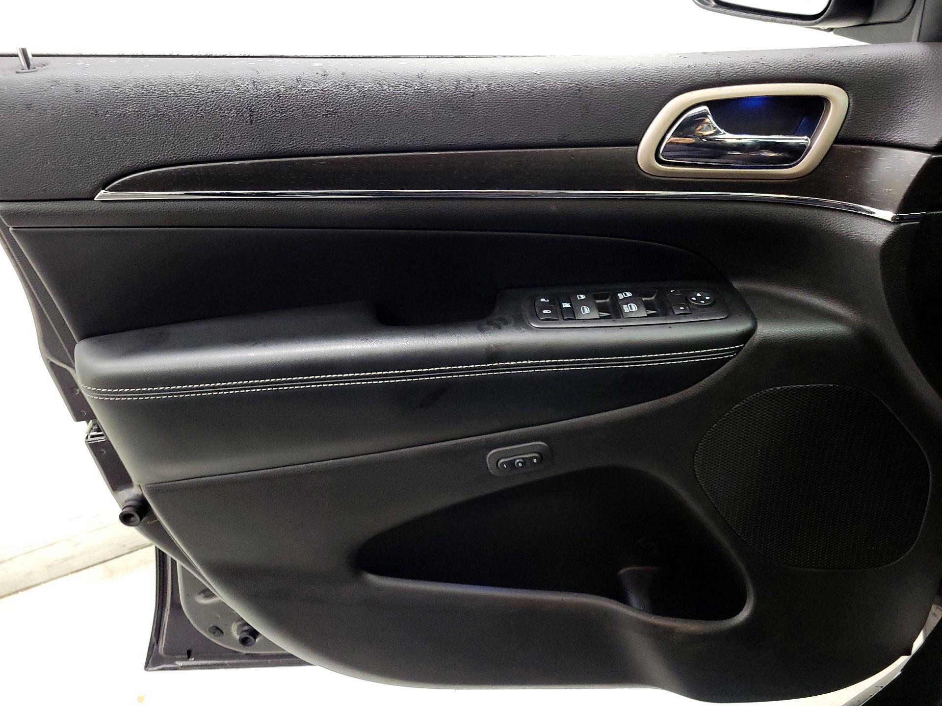 Thumbnail: 2017 Jeep Grand Cherokee - 12