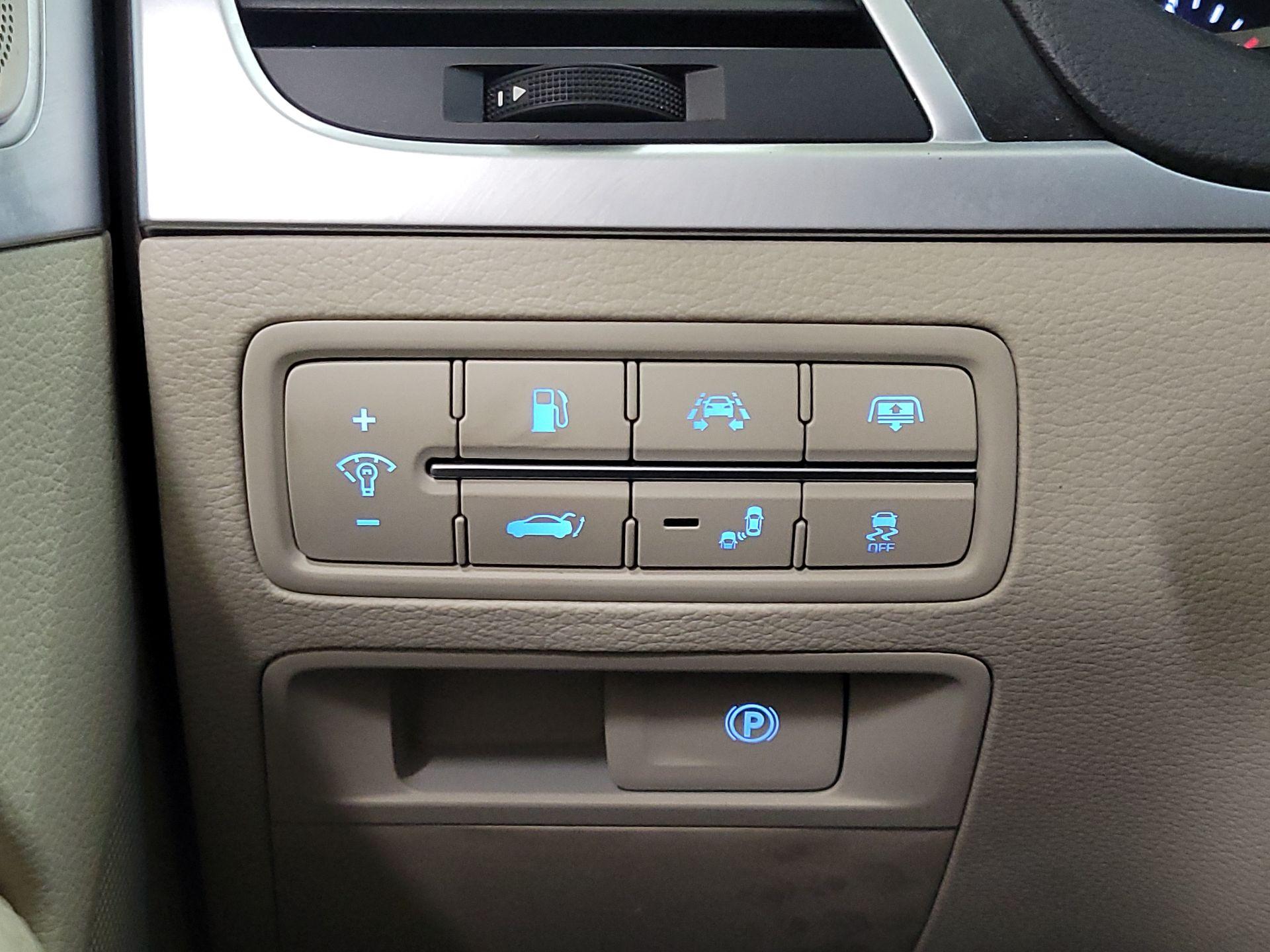 Thumbnail: 2018 Genesis G80 - 13