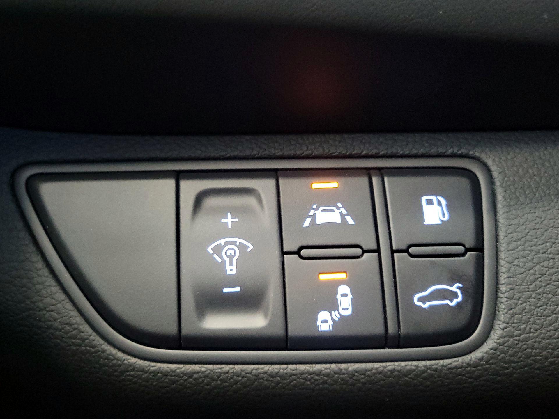 Thumbnail: 2019 Genesis G70 - 13