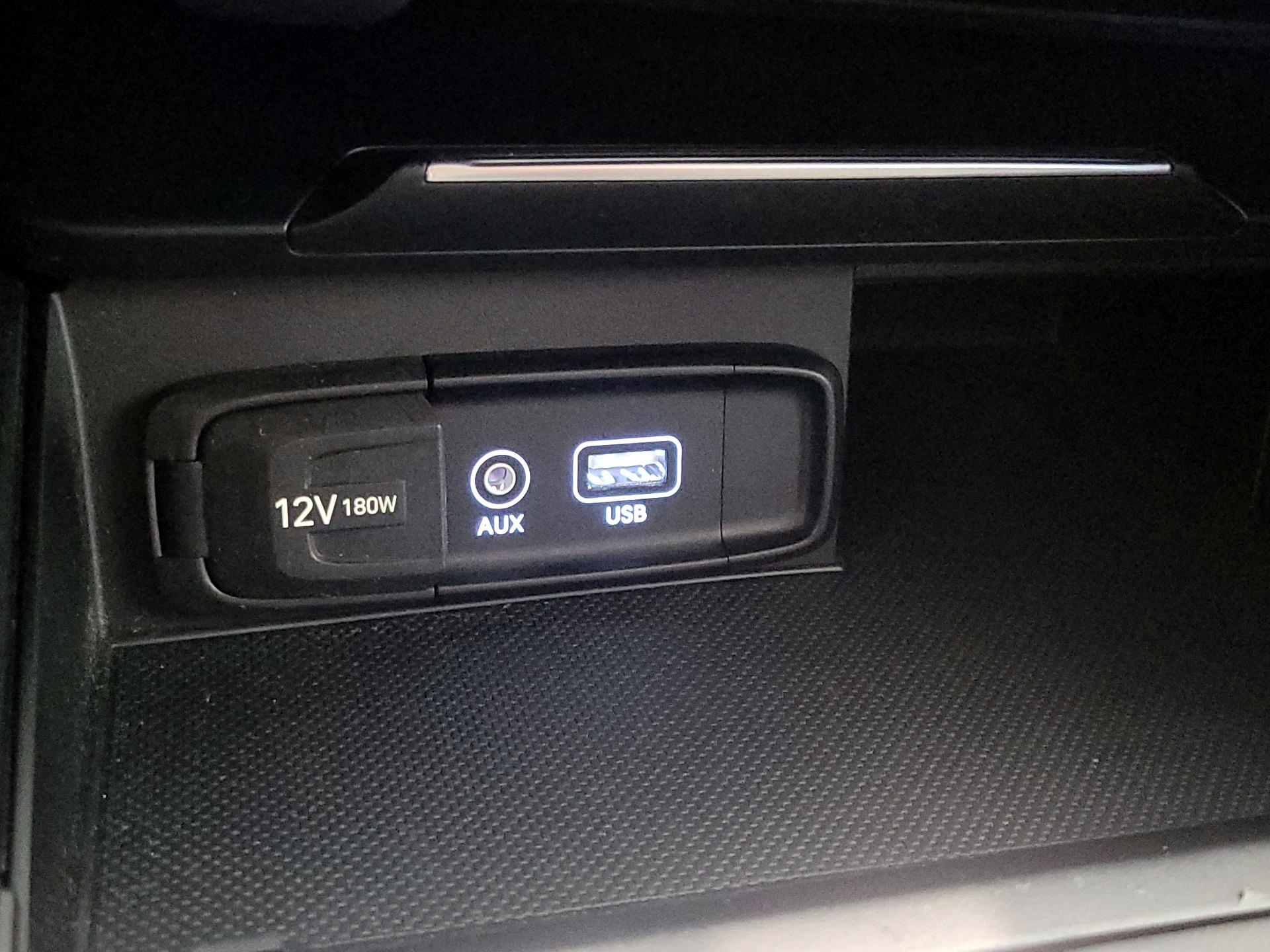 Thumbnail: 2019 Genesis G70 - 19