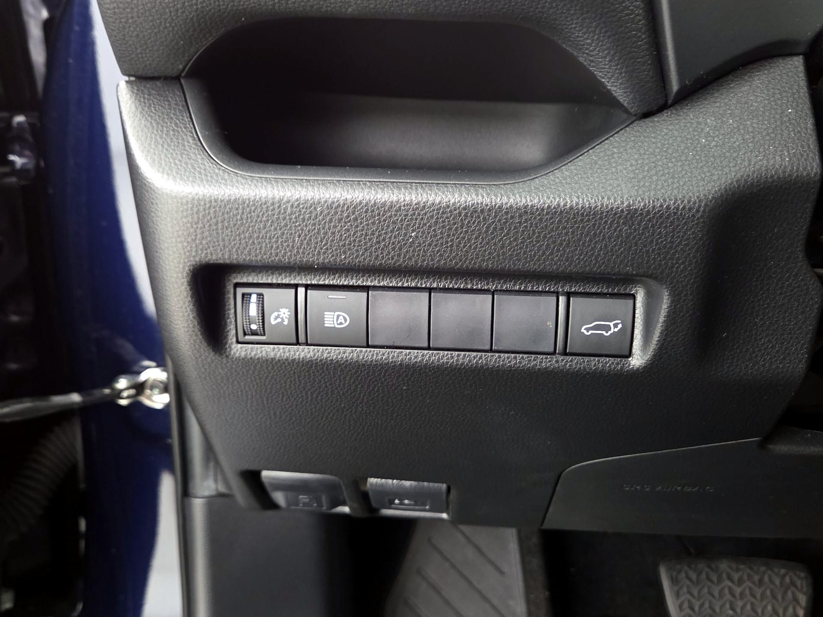 2021 Toyota RAV4 XLE Premium - Photo 14