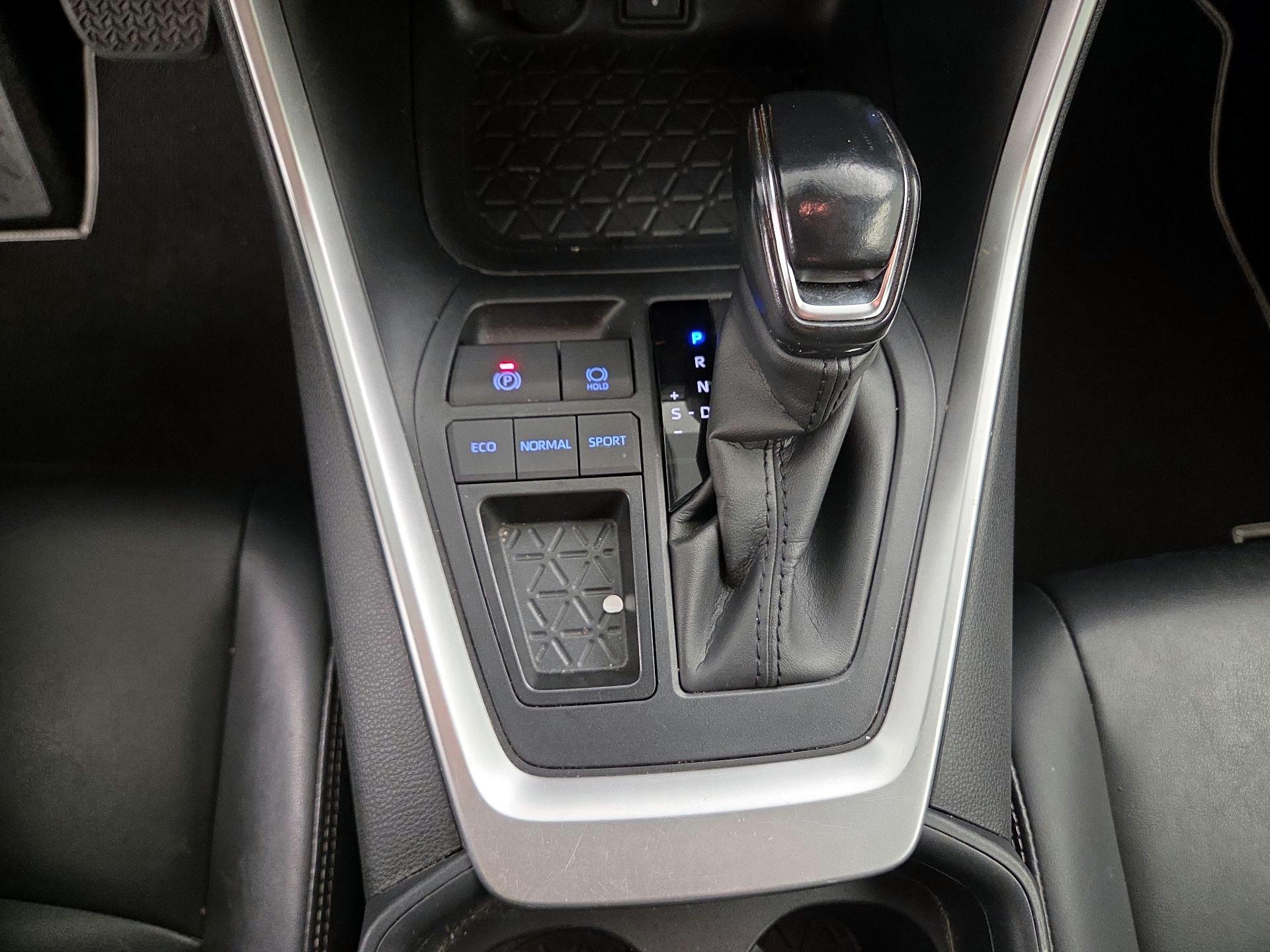 Thumbnail: 2021 Toyota RAV4 - 17