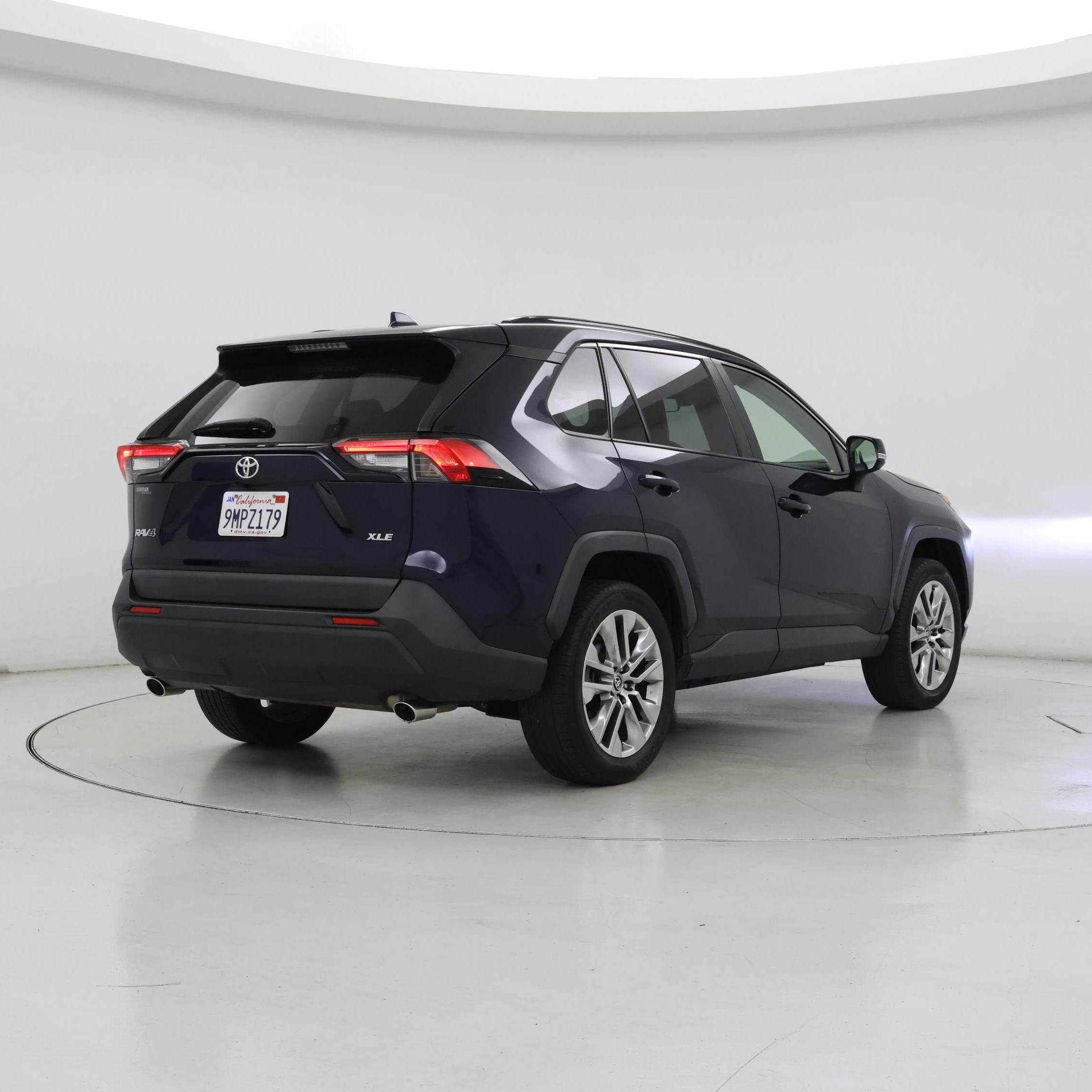 Thumbnail: 2021 Toyota RAV4 - 8