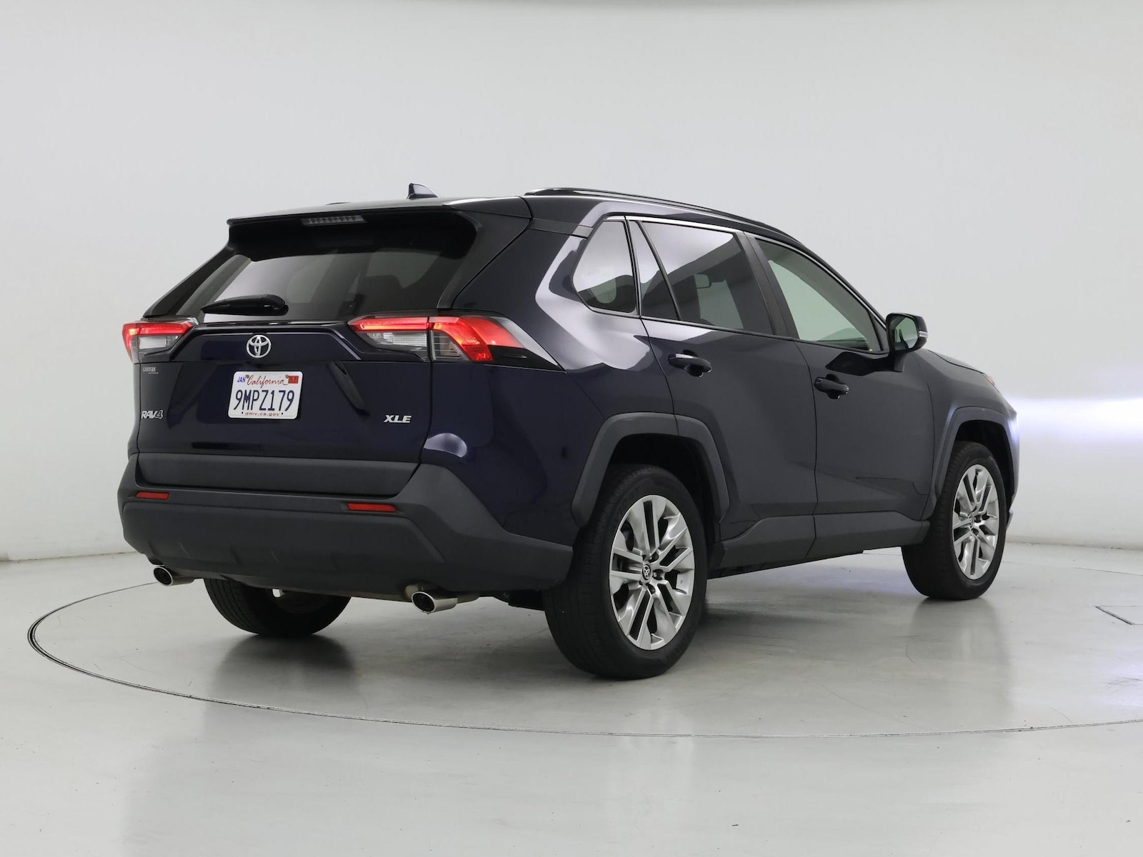 2021 Toyota RAV4 XLE Premium - Photo 9