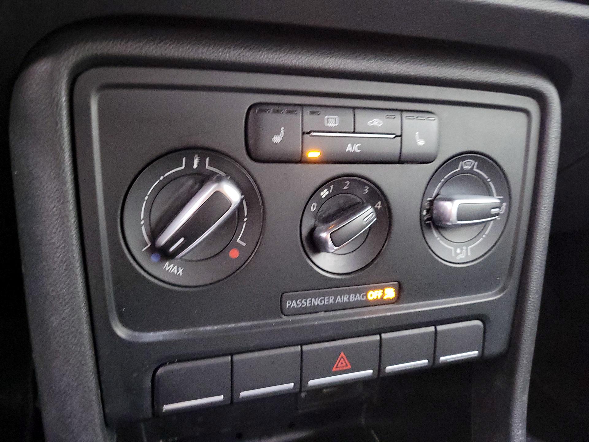 Thumbnail: 2017 Volkswagen Beetle - 16