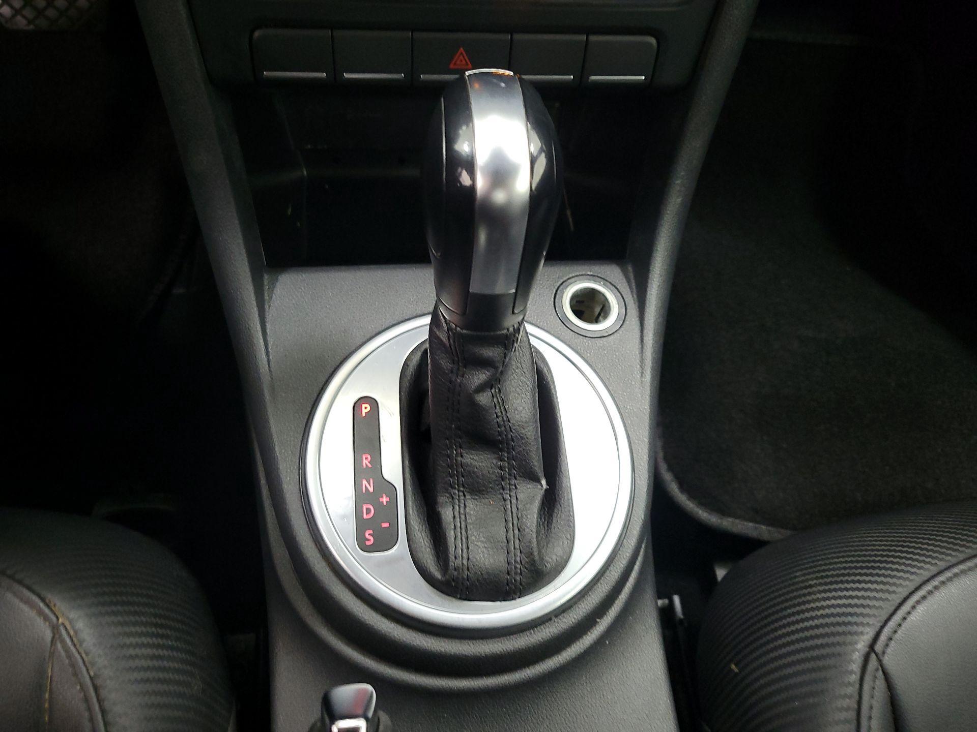 Thumbnail: 2017 Volkswagen Beetle - 17