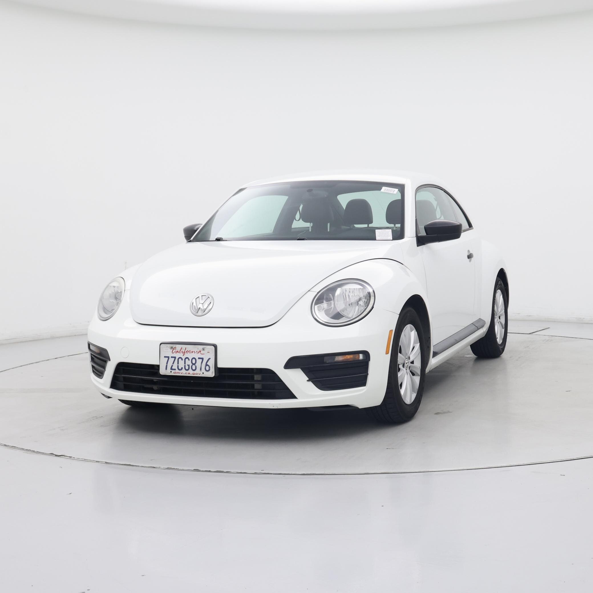 Thumbnail: 2017 Volkswagen Beetle - 4