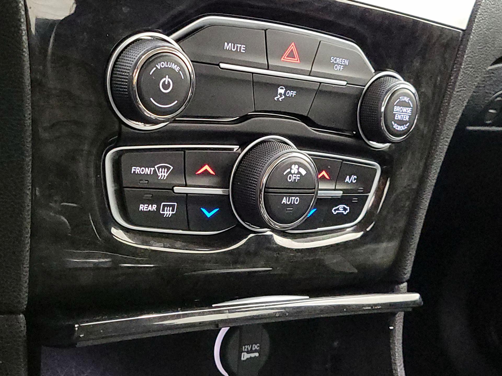 Thumbnail: 2017 Chrysler 300 - 17