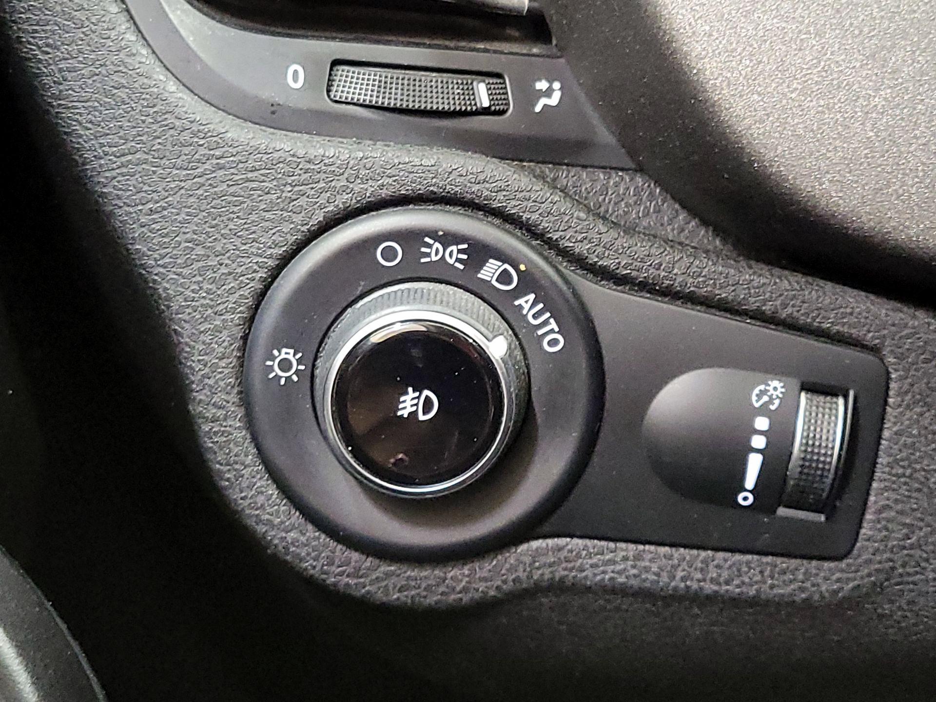 Thumbnail: 2016 Fiat 500X - 13