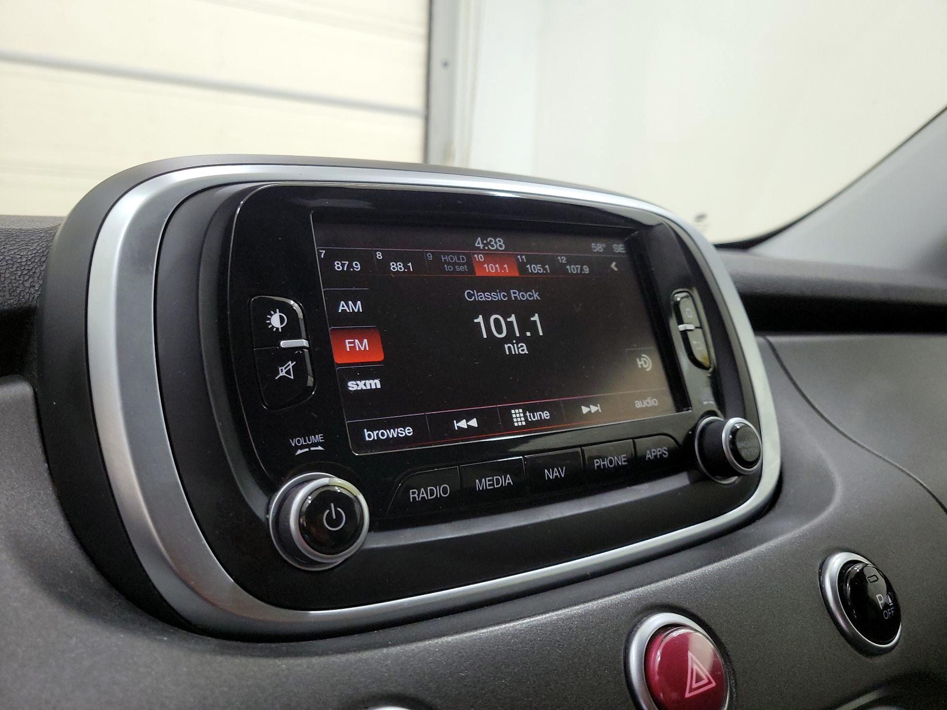 Thumbnail: 2016 Fiat 500X - 15