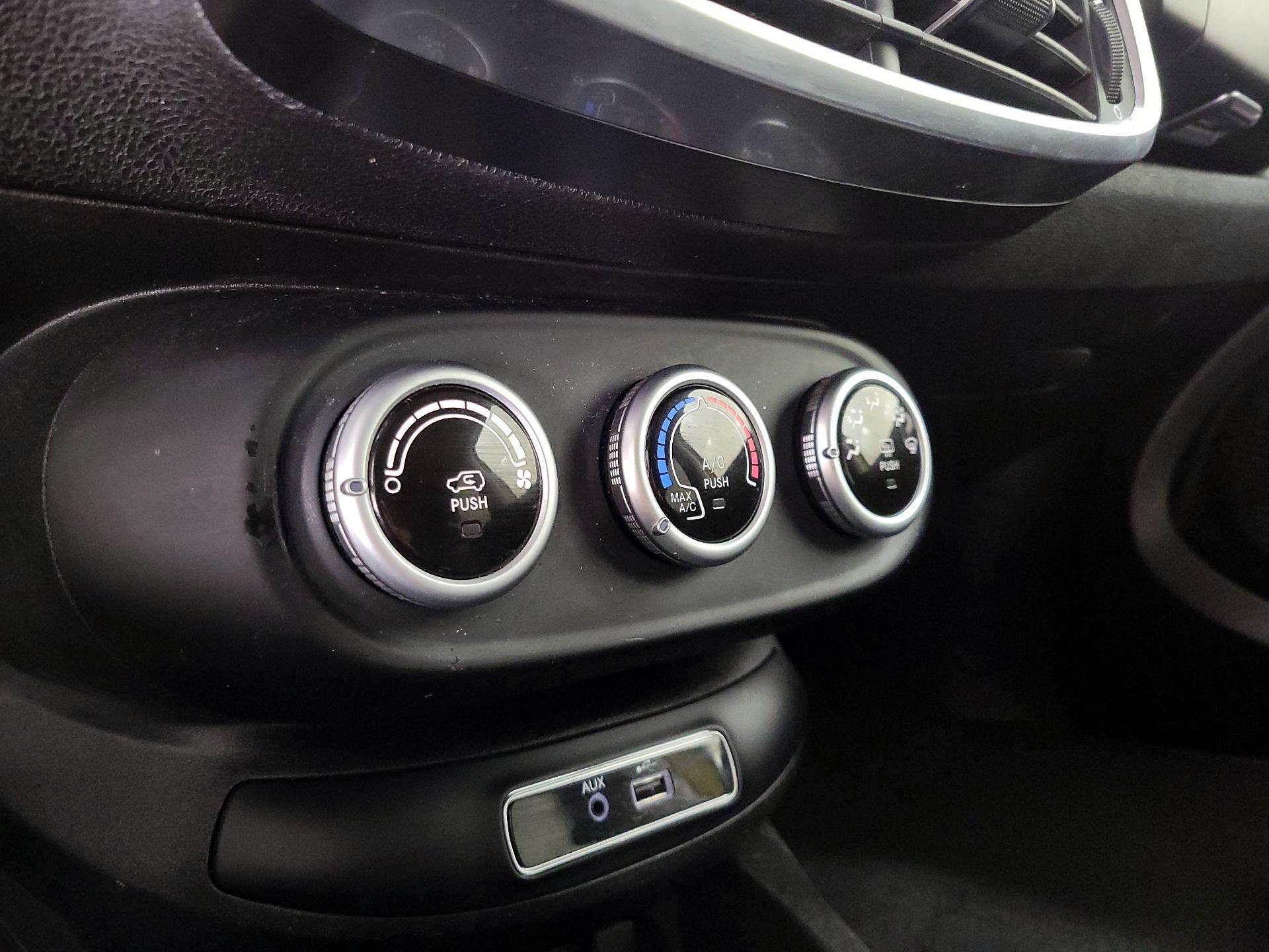 Thumbnail: 2016 Fiat 500X - 16