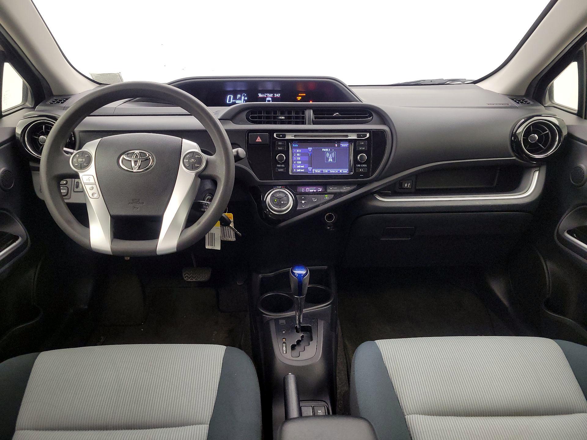 Thumbnail: 2015 Toyota Prius c - 9