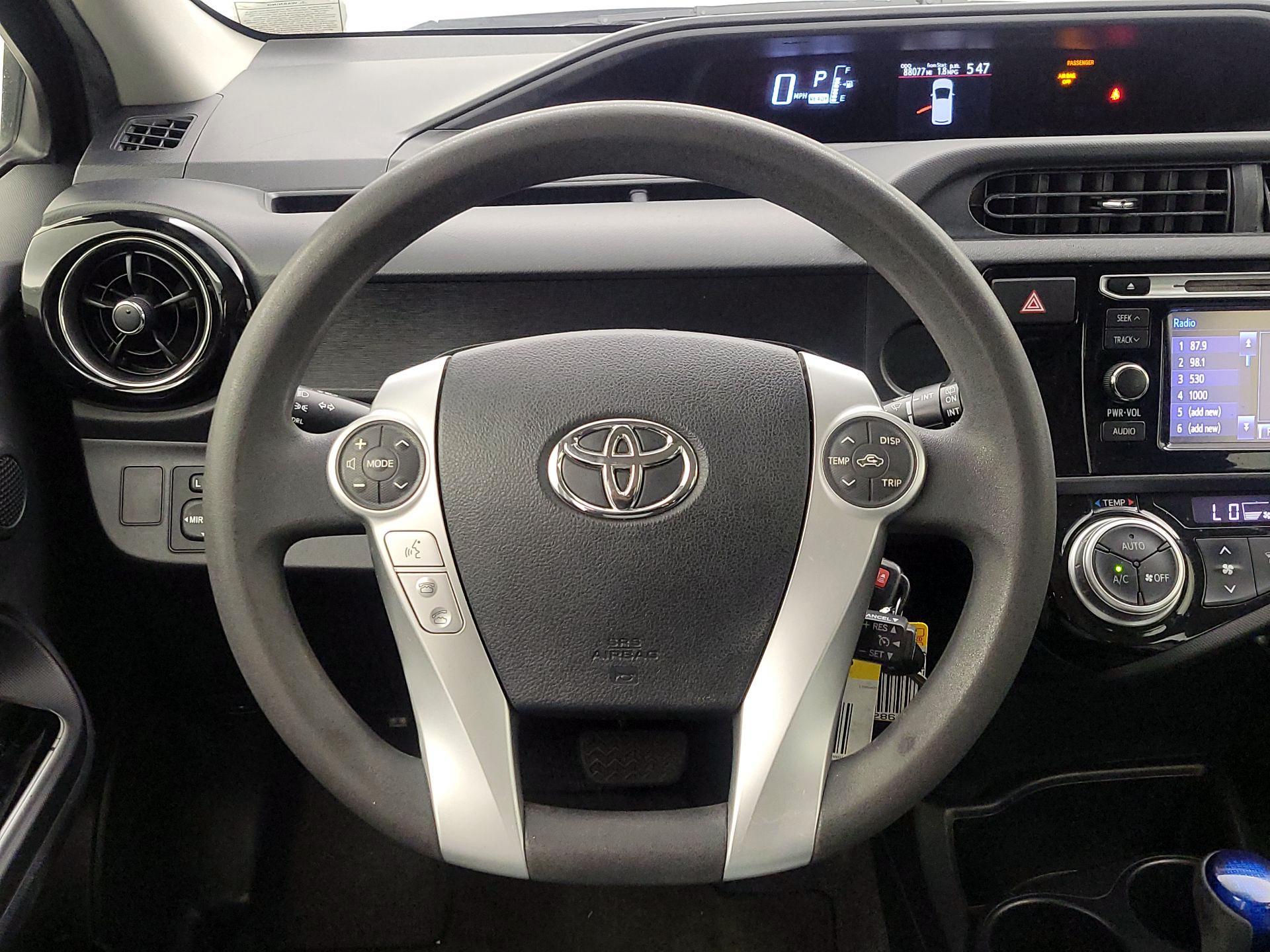 Thumbnail: 2015 Toyota Prius c - 10