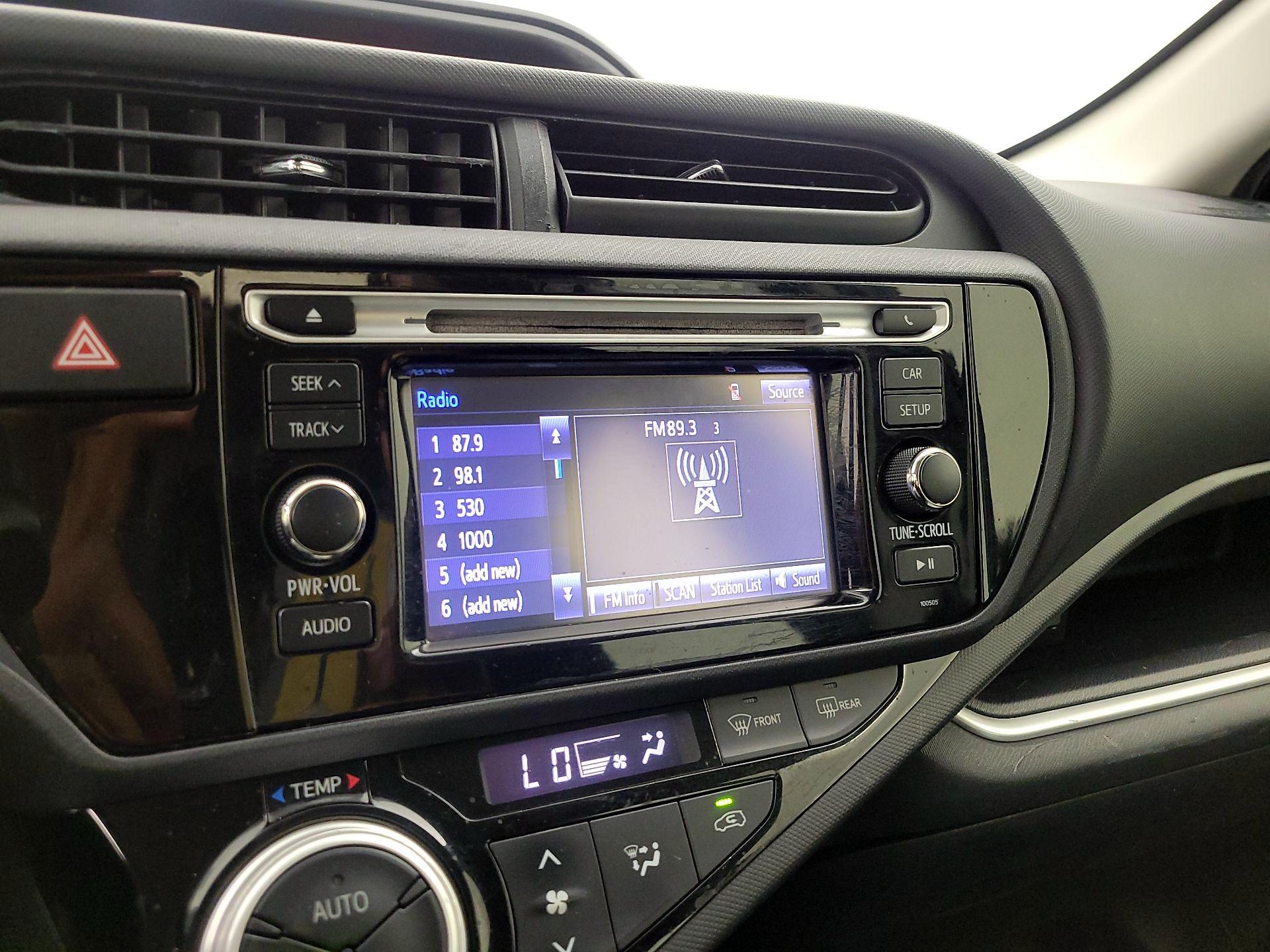 Thumbnail: 2015 Toyota Prius c - 14