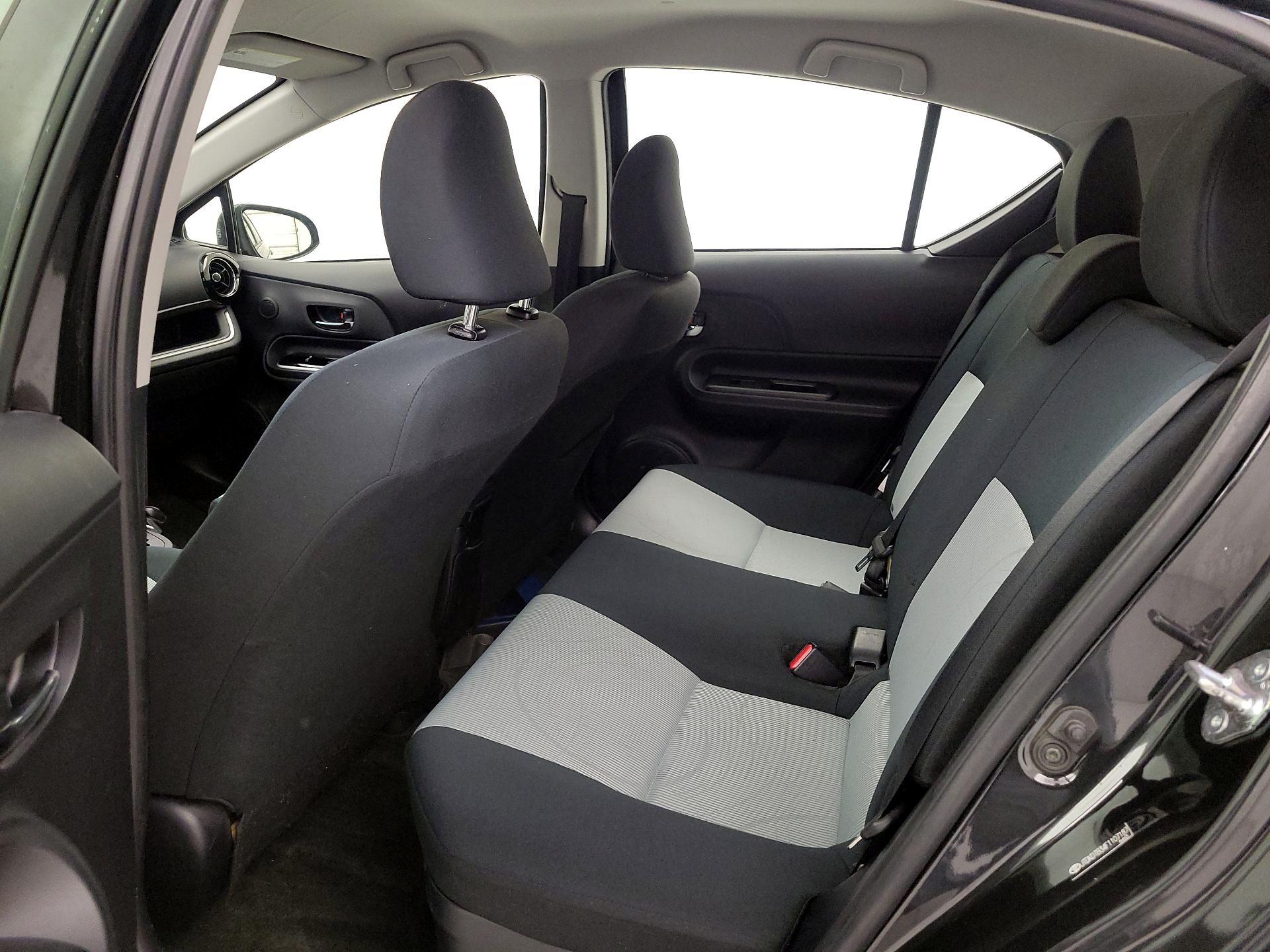 Thumbnail: 2015 Toyota Prius c - 18