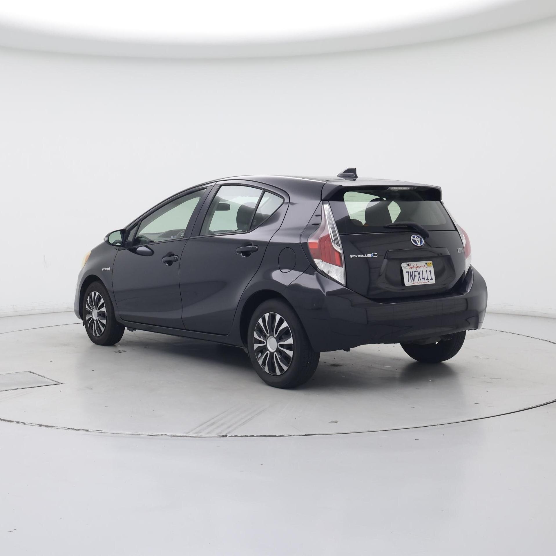 Thumbnail: 2015 Toyota Prius c - 2