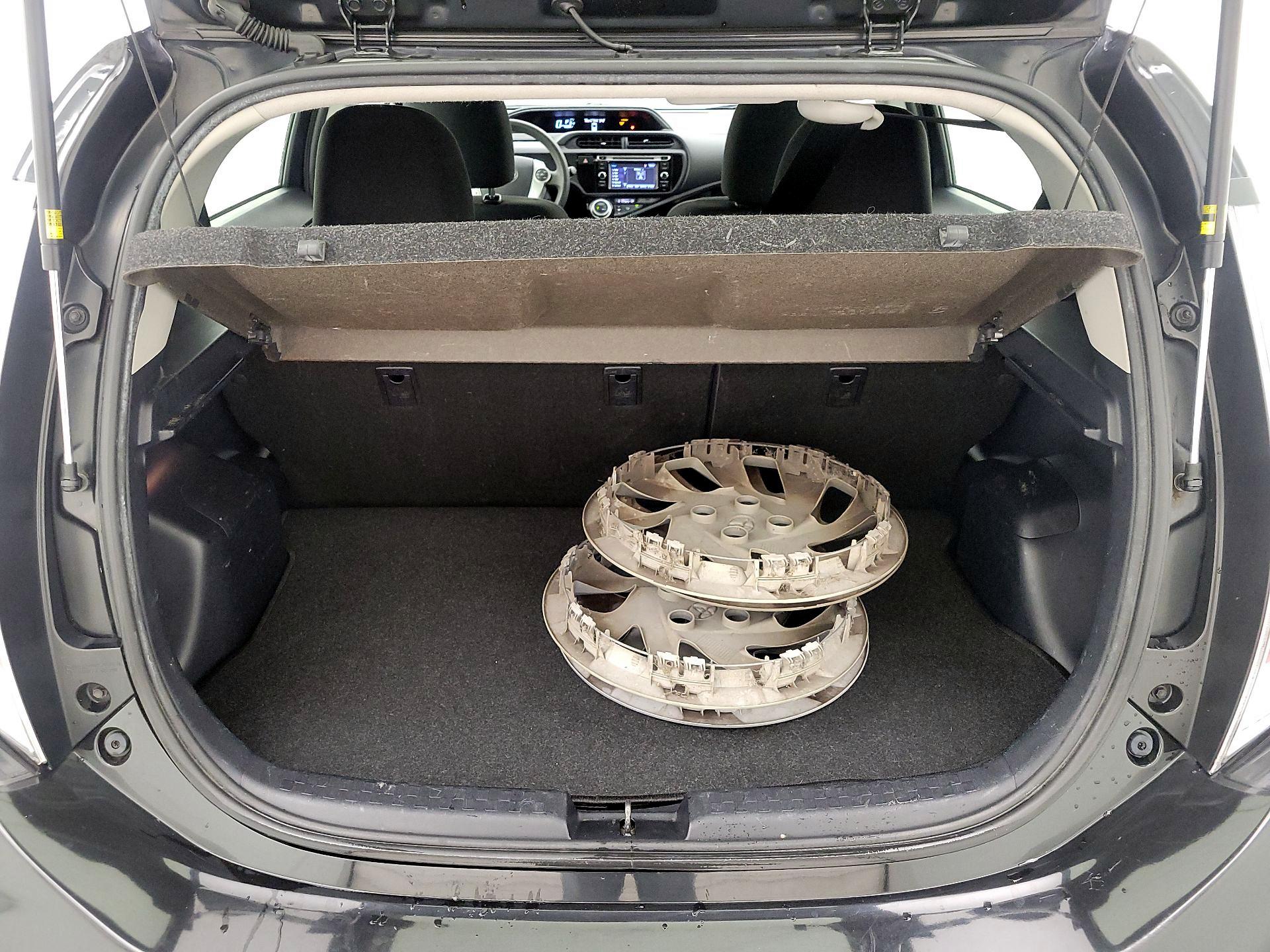 Thumbnail: 2015 Toyota Prius c - 19