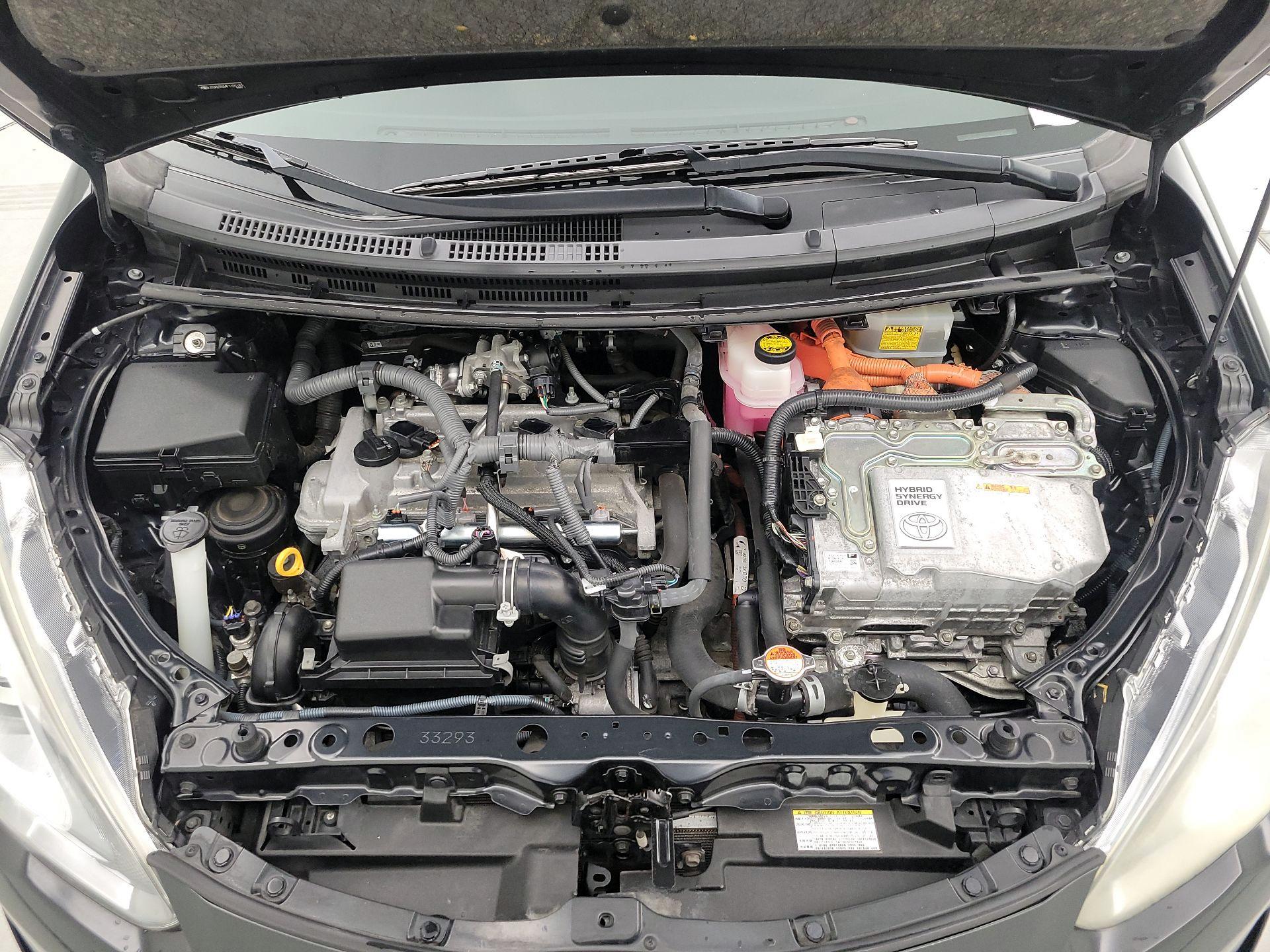 Thumbnail: 2015 Toyota Prius c - 20