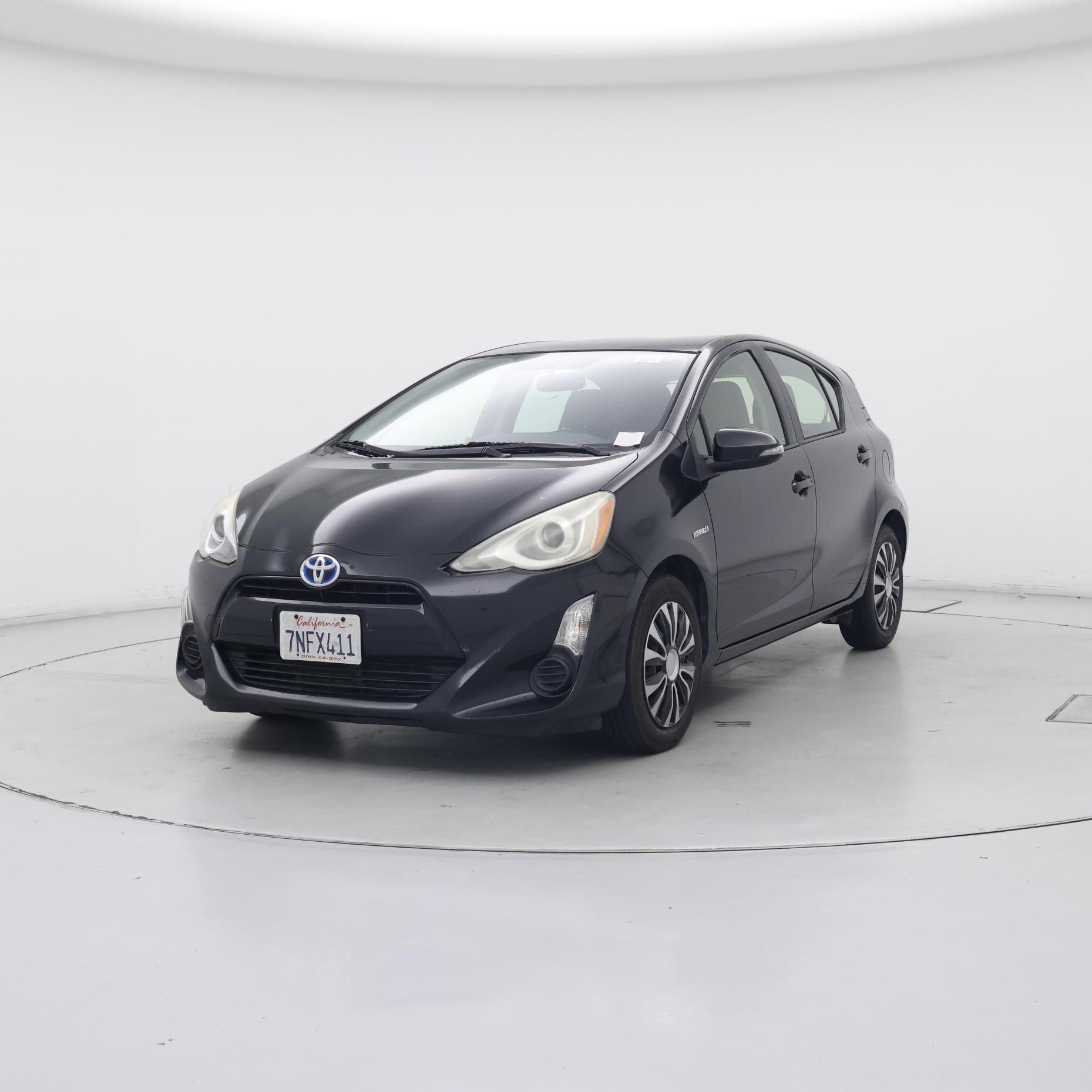 Thumbnail: 2015 Toyota Prius c - 4