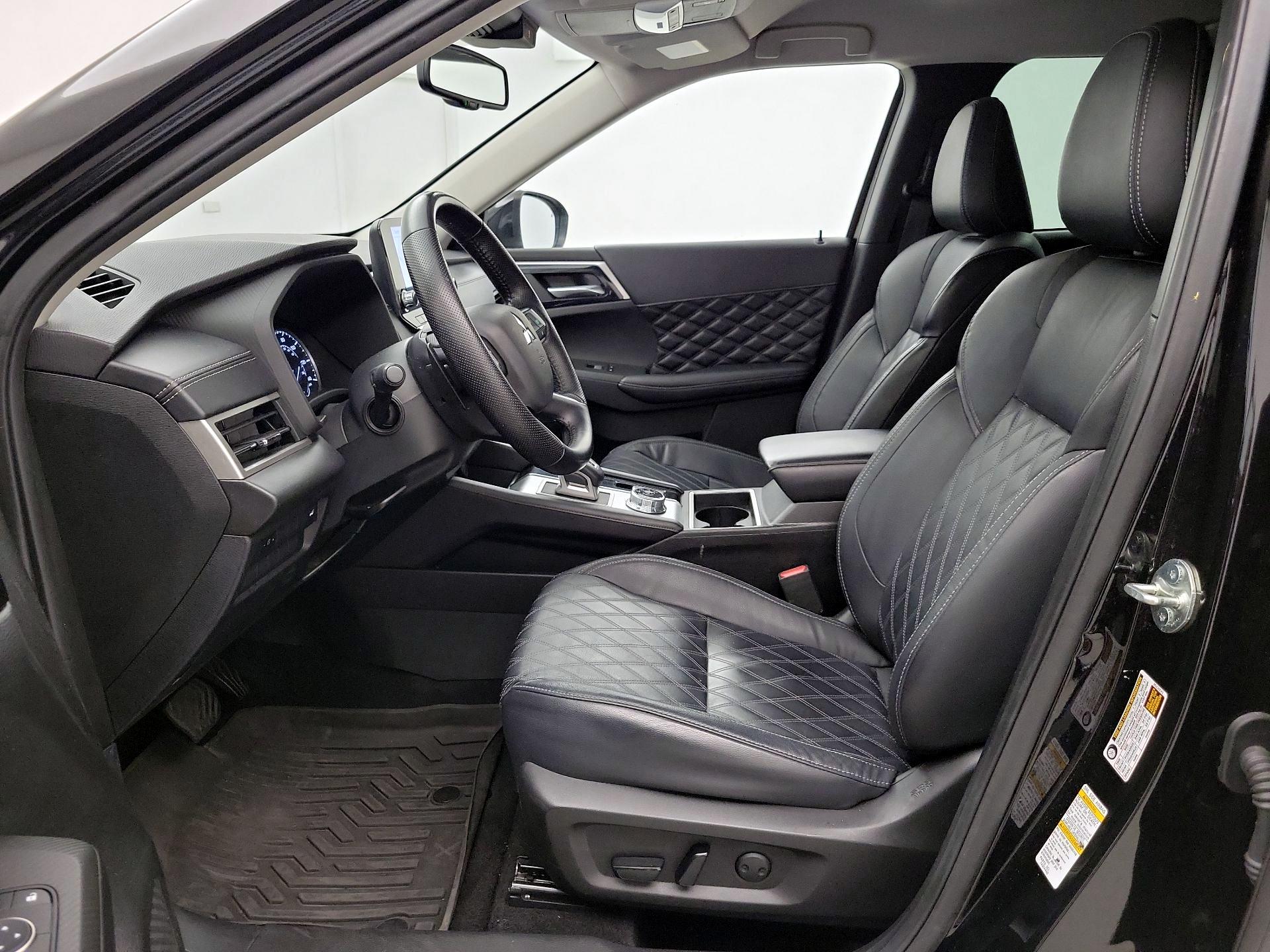 Thumbnail: 2022 Mitsubishi Outlander - 11