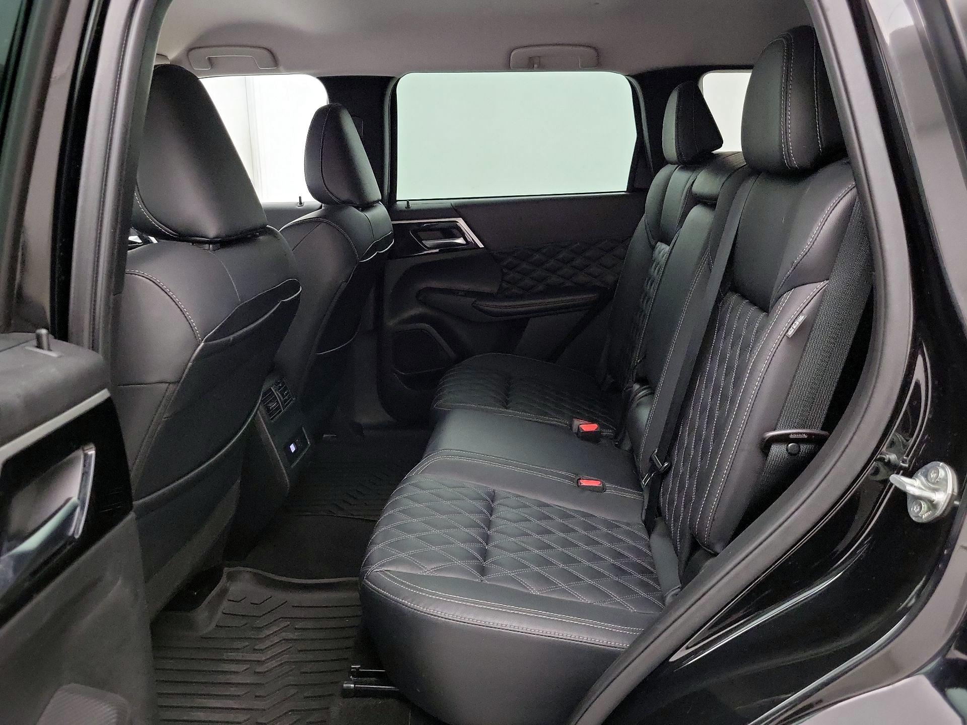 Thumbnail: 2022 Mitsubishi Outlander - 20