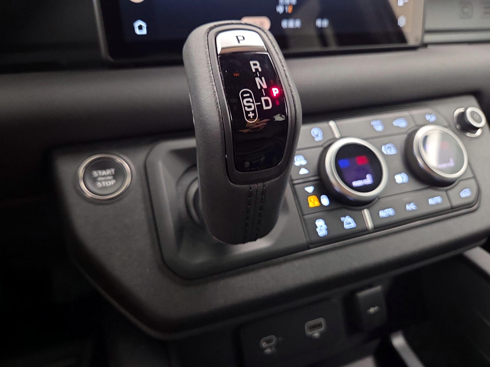 Thumbnail: 2024 Land Rover Defender - 17