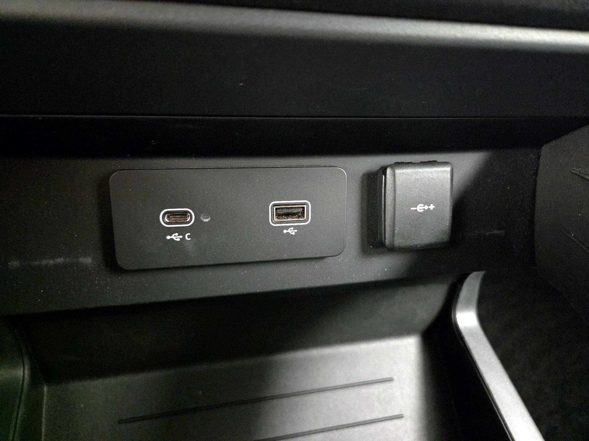 Thumbnail: 2024 Land Rover Defender - 18