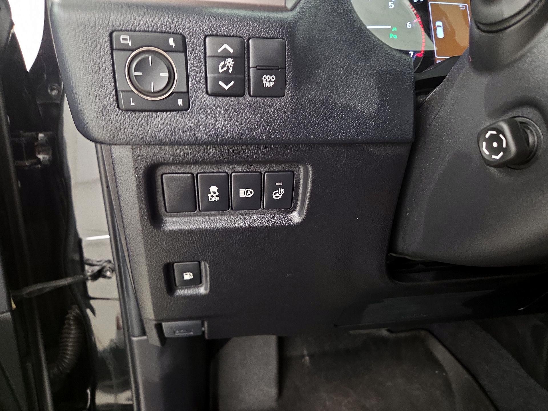 Thumbnail: 2023 Lexus GX - 13