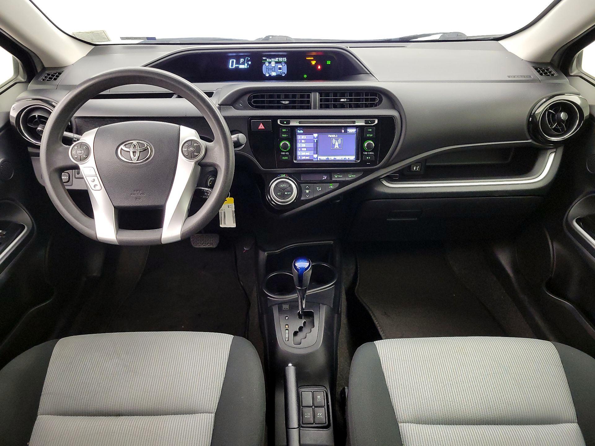 Thumbnail: 2015 Toyota Prius c - 9