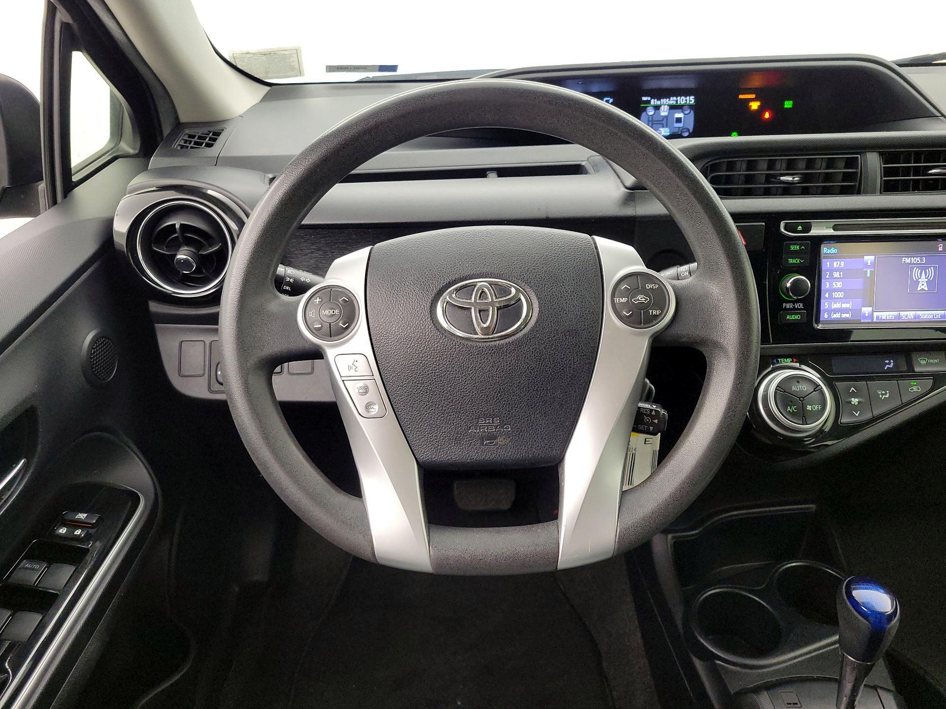 Thumbnail: 2015 Toyota Prius c - 10