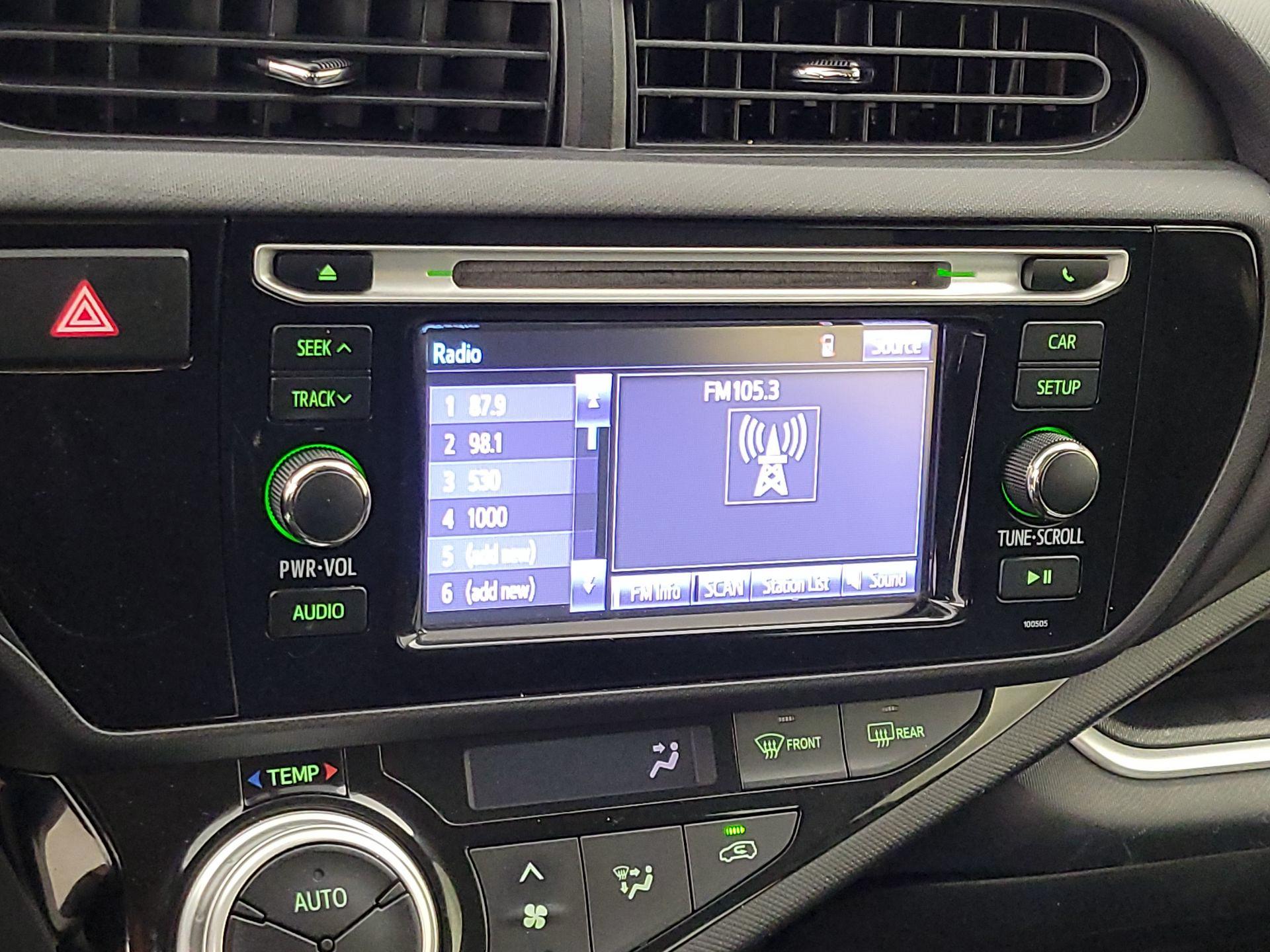 Thumbnail: 2015 Toyota Prius c - 14