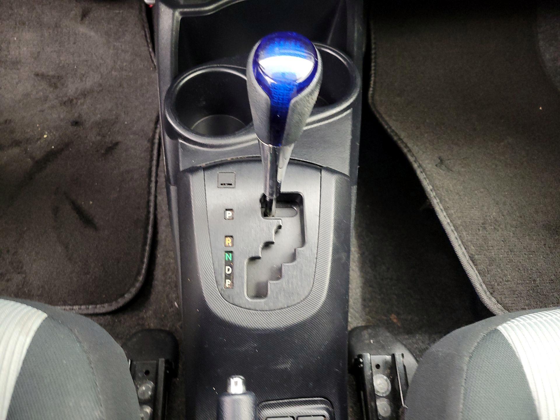 Thumbnail: 2015 Toyota Prius c - 16