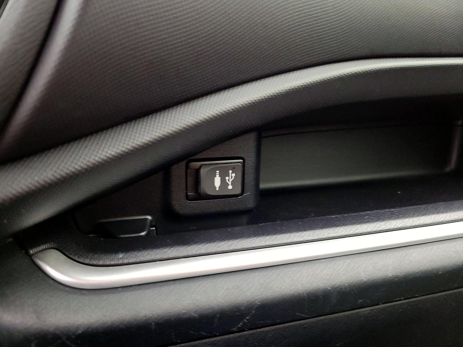 Thumbnail: 2015 Toyota Prius c - 17