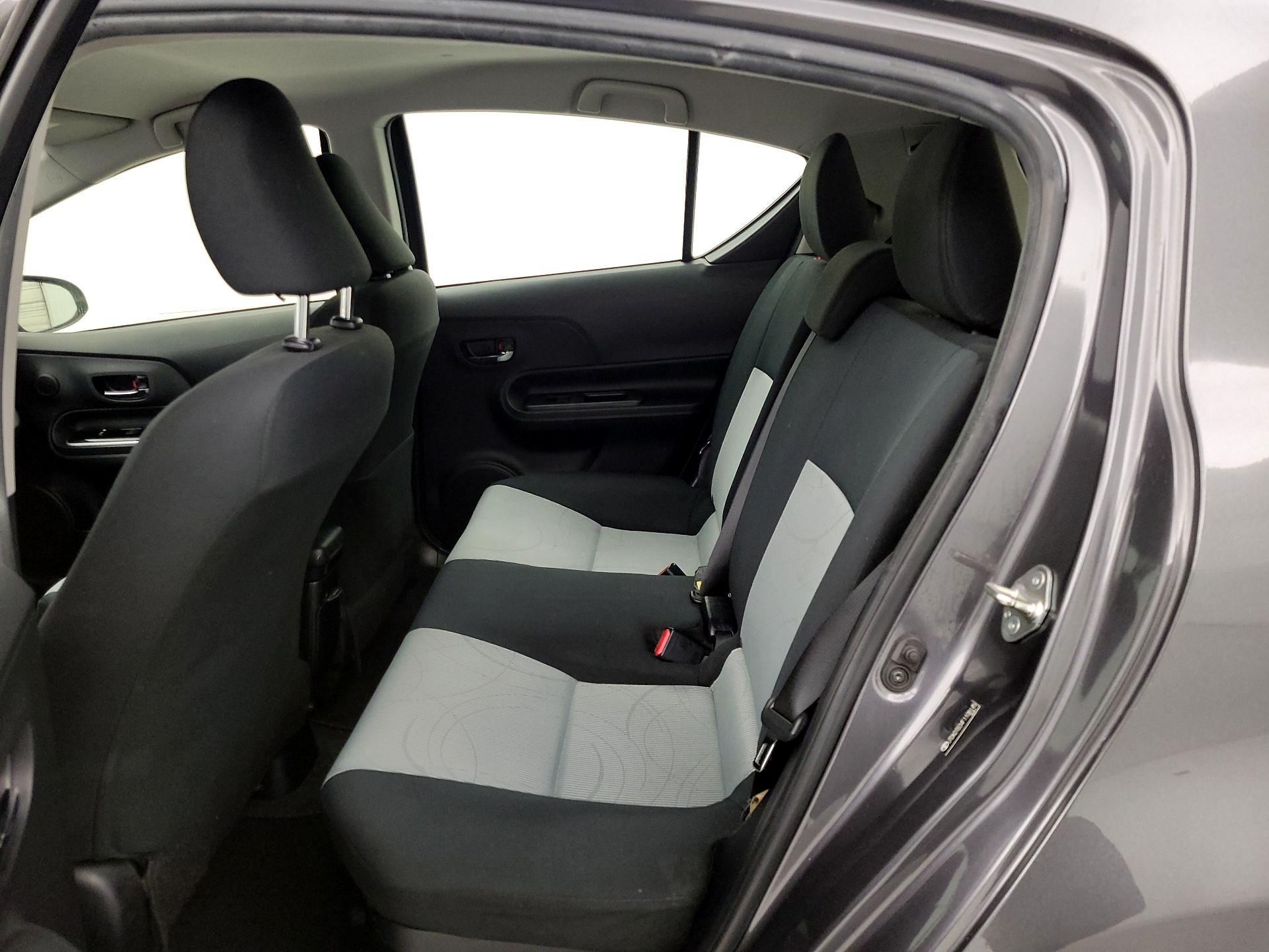 Thumbnail: 2015 Toyota Prius c - 18