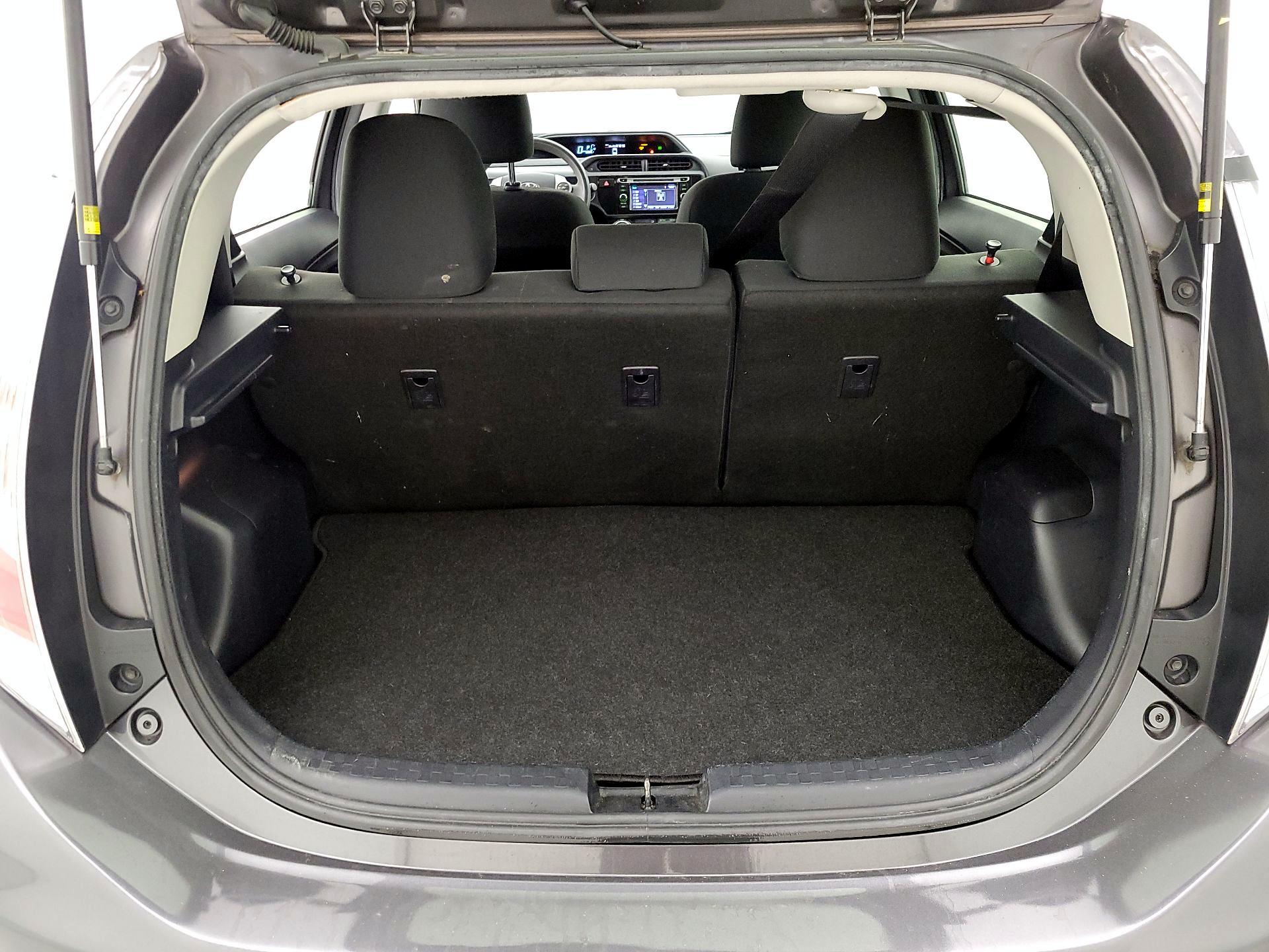 Thumbnail: 2015 Toyota Prius c - 19