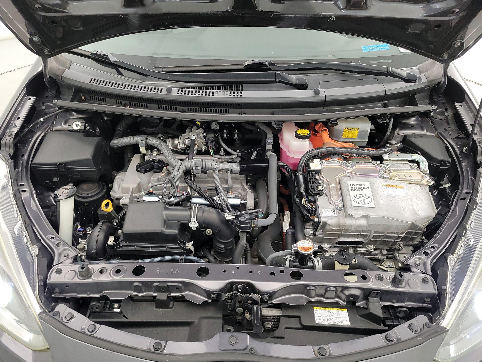 Thumbnail: 2015 Toyota Prius c - 20