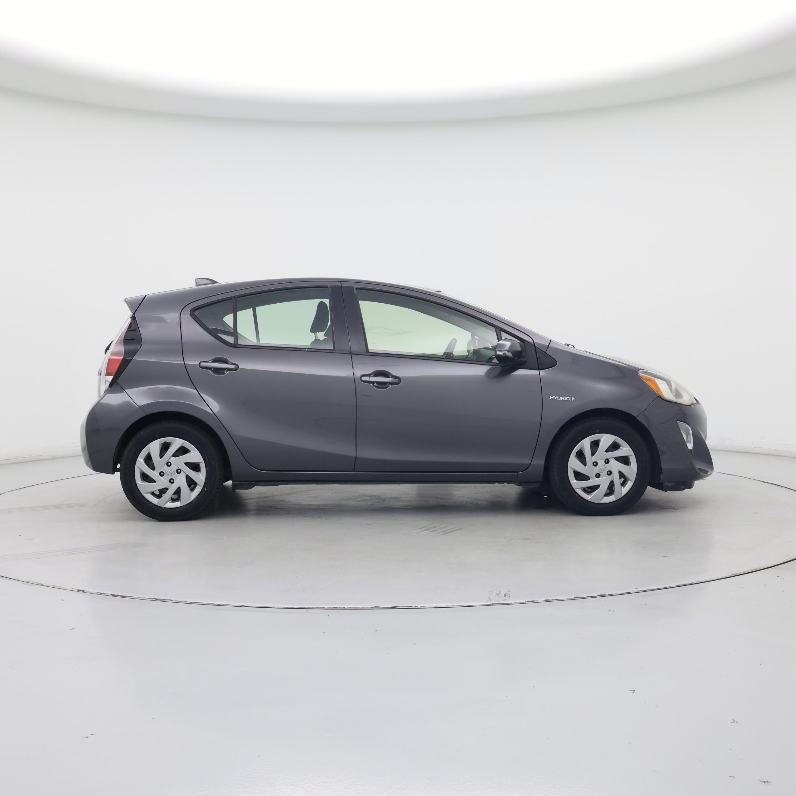 Thumbnail: 2015 Toyota Prius c - 7