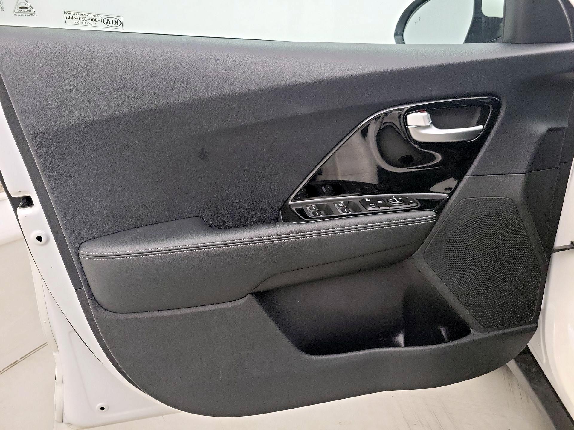 Thumbnail: 2021 Kia Niro - 12